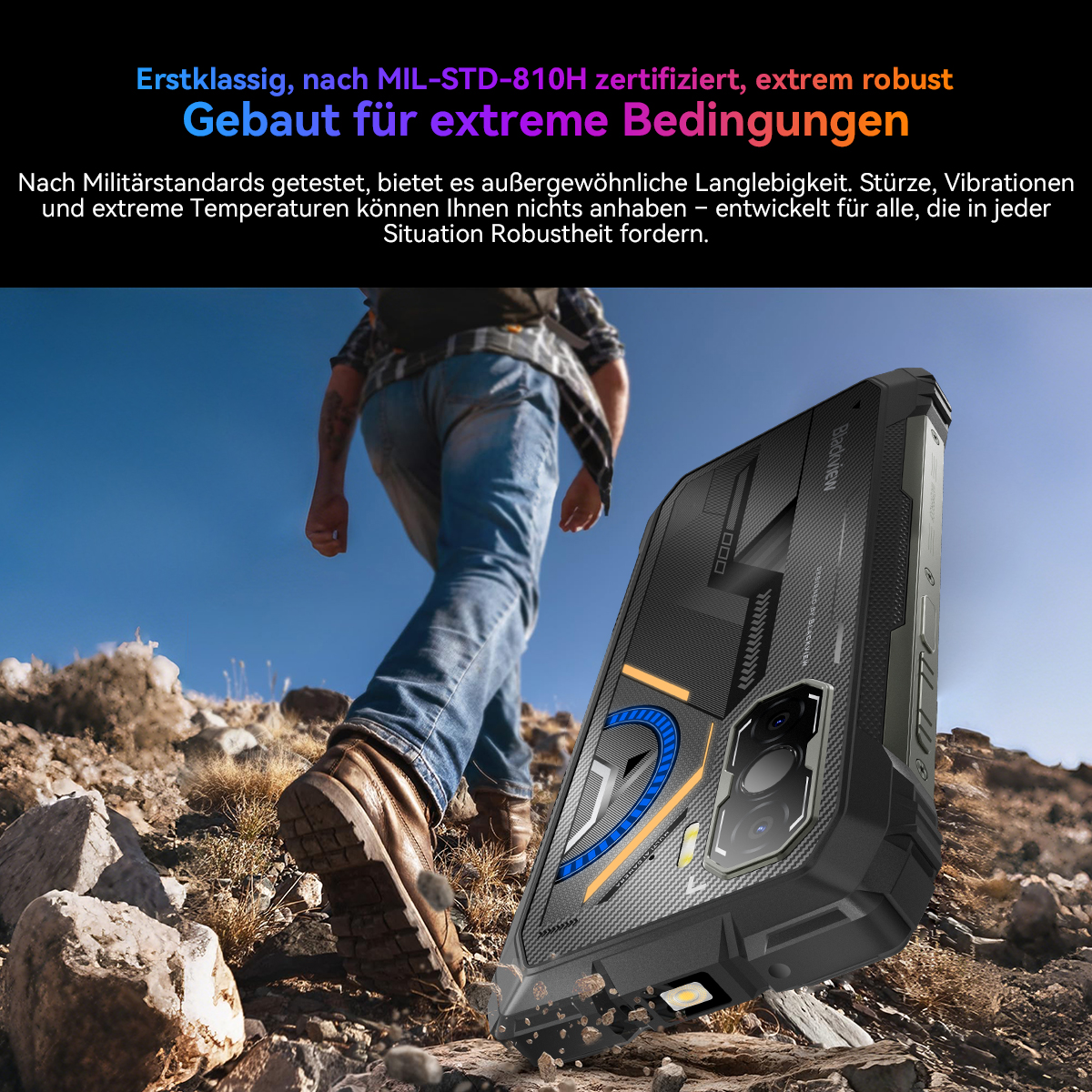 Ein Mann wandert in rauer Landschaft mit einem robusten Smartphone.