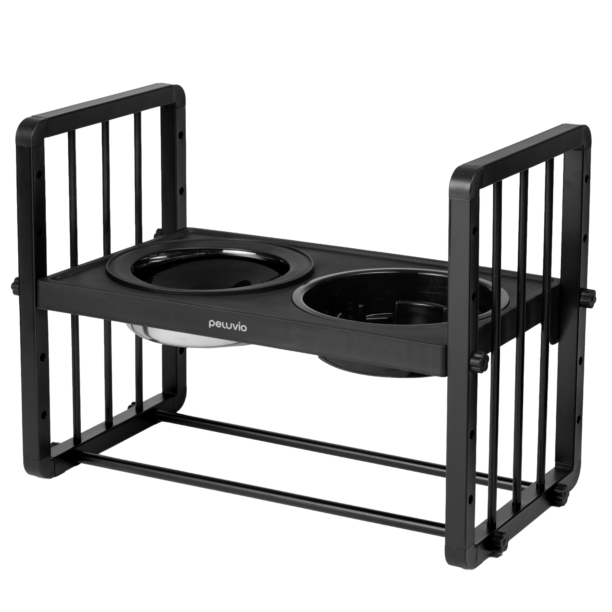 Ein schwarzes Hundefuttergestell mit zwei Näpfen auf weißem Hintergrund.