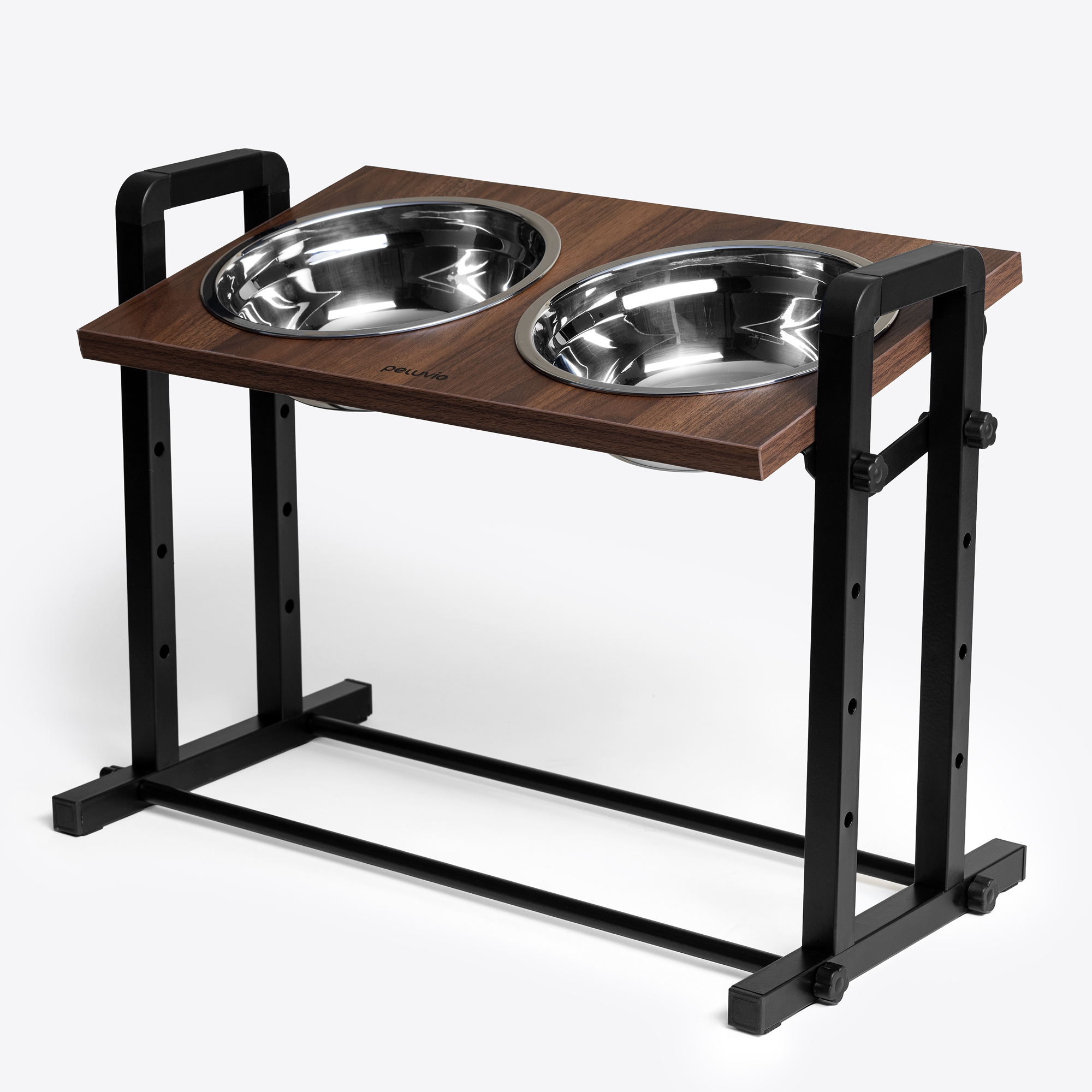 Ein erhöhter Futternapf mit Holzplatte und zwei Edelstahlnäpfen auf einem schwarzen Metallgestell.