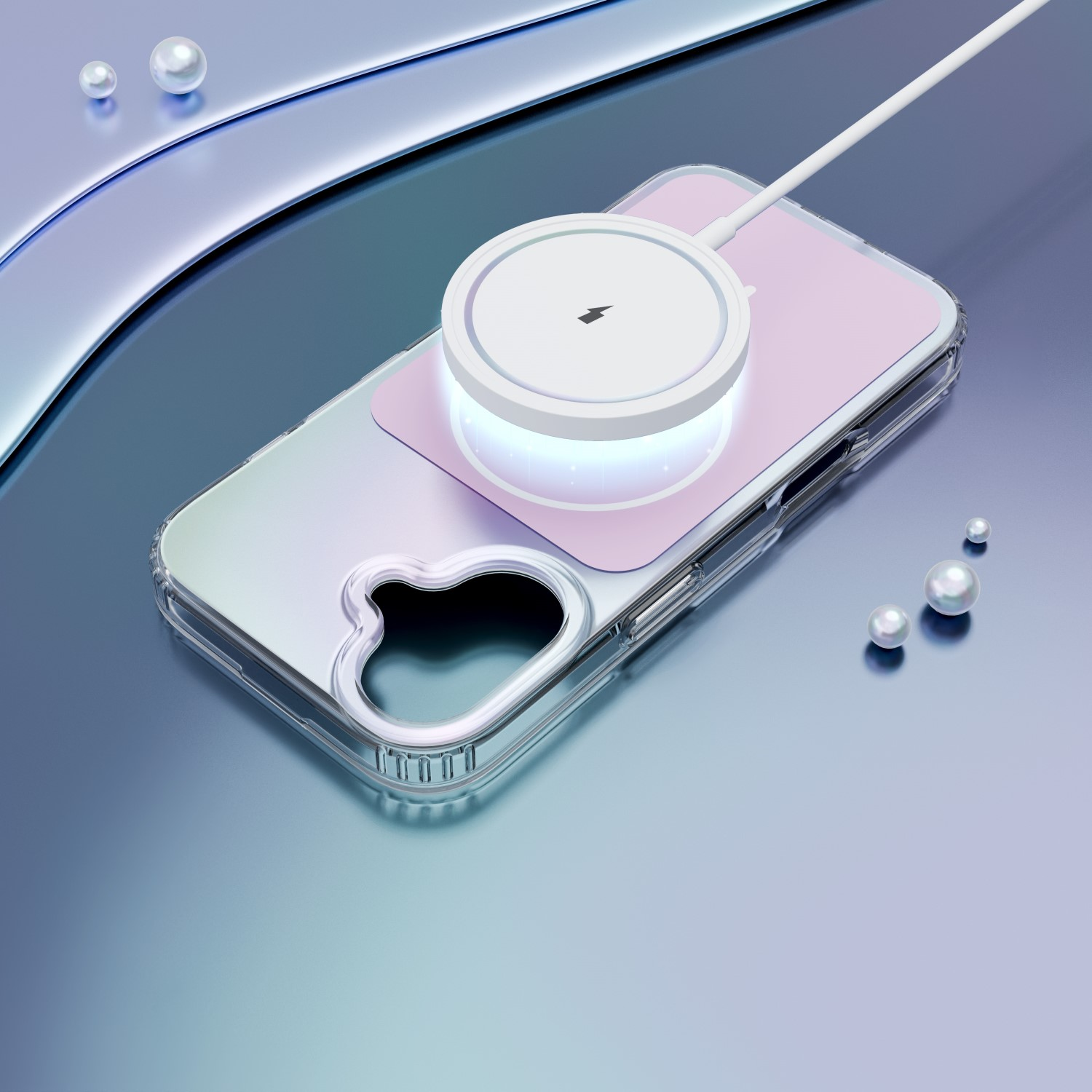Un caricabatterie wireless bianco alimenta una cover trasparente su una superficie blu con perle.