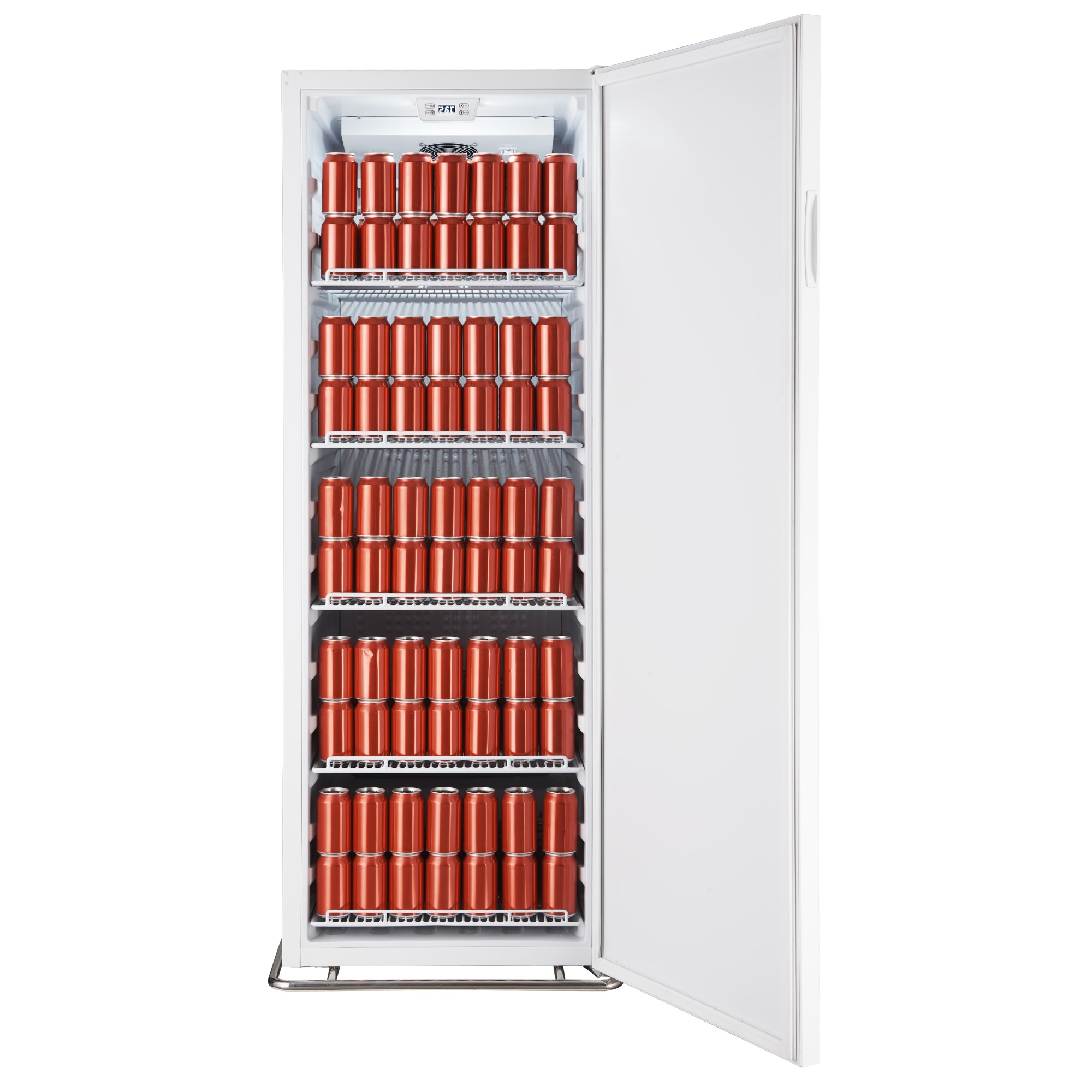 Ein weißer Kühlschrank mit geöffneter Tür, gefüllt mit roten Dosen.