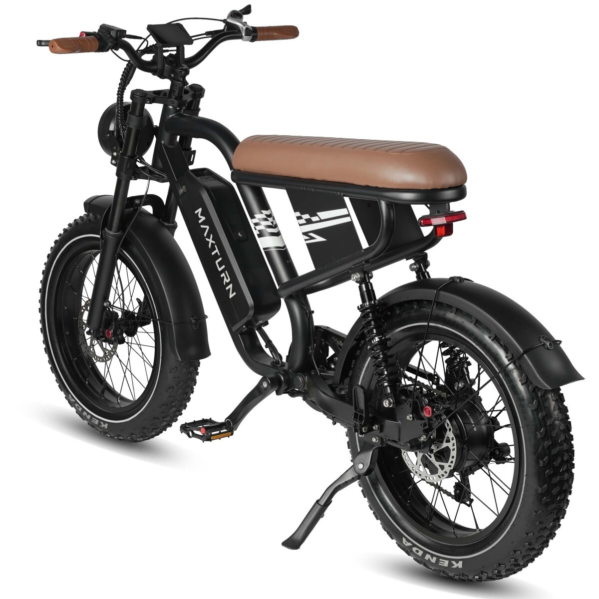 Czarny rower elektryczny z brązowym siedzeniem i grubymi oponami, widziany z tyłu.