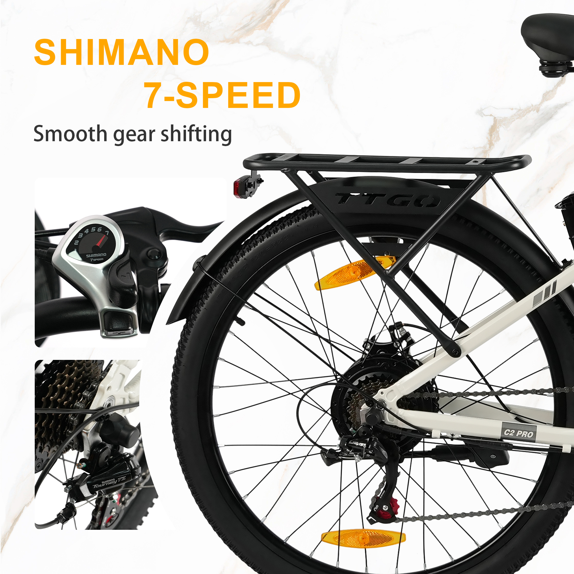 Zbliżenie tylnego koła białego roweru z 7-biegowym przerzutką Shimano.