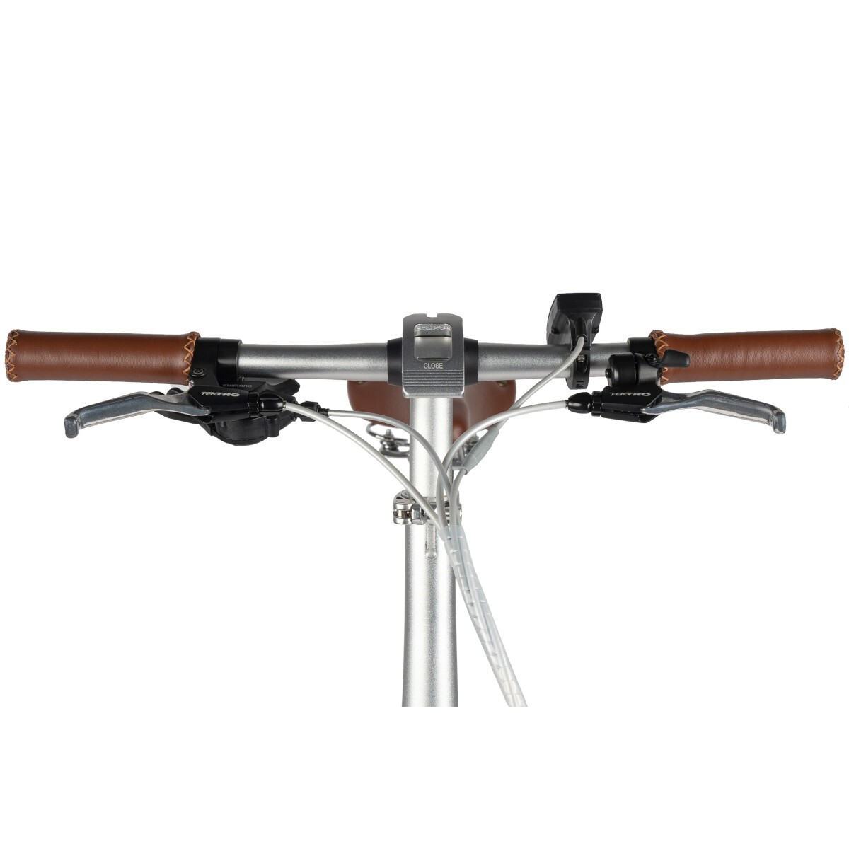 Srebrna kierownica roweru z brązowymi uchwytami, hamulcami i znakiem "CLOSE".