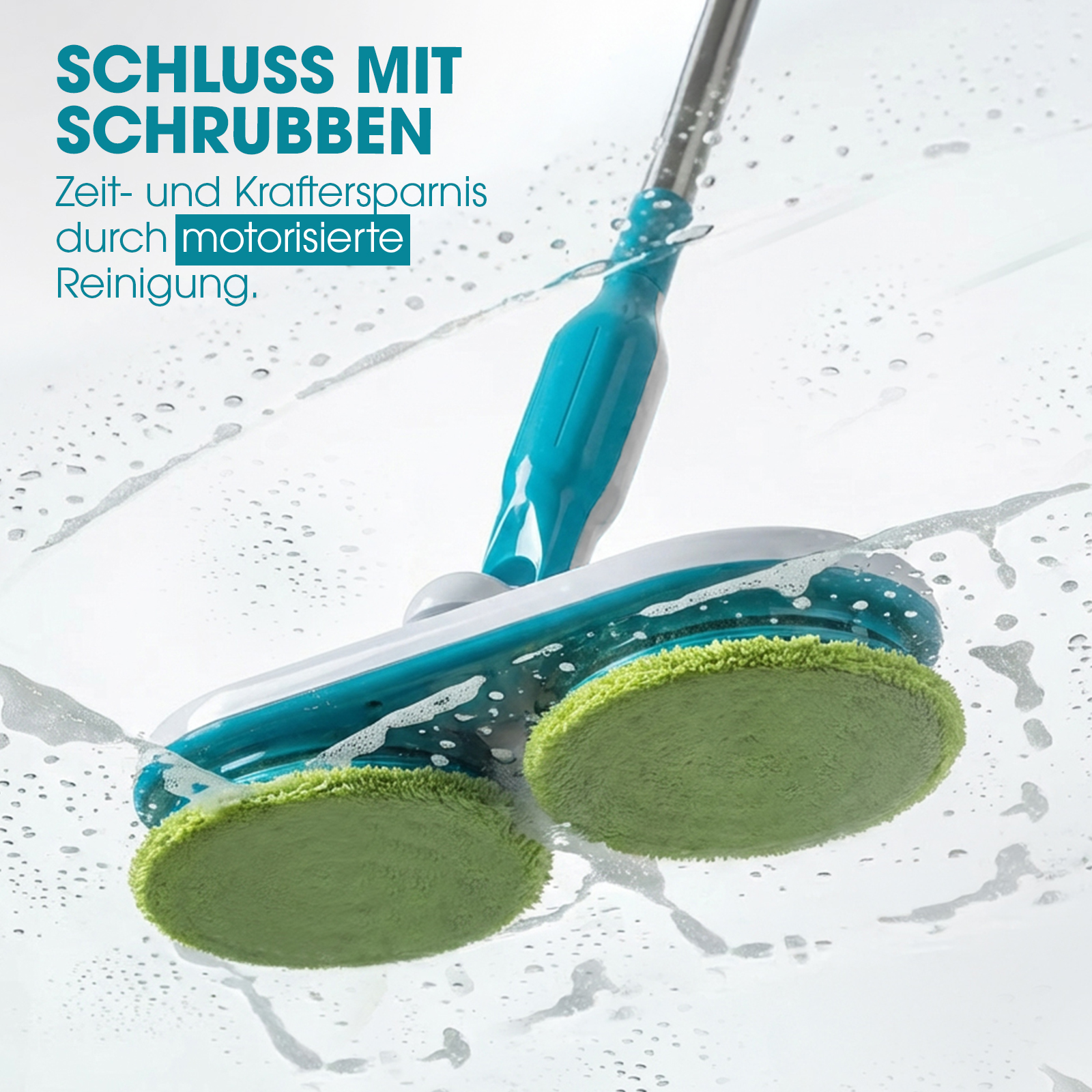 Ein blauer und weißer elektrischer Reiniger mit grünen Pads auf schaumiger Oberfläche.