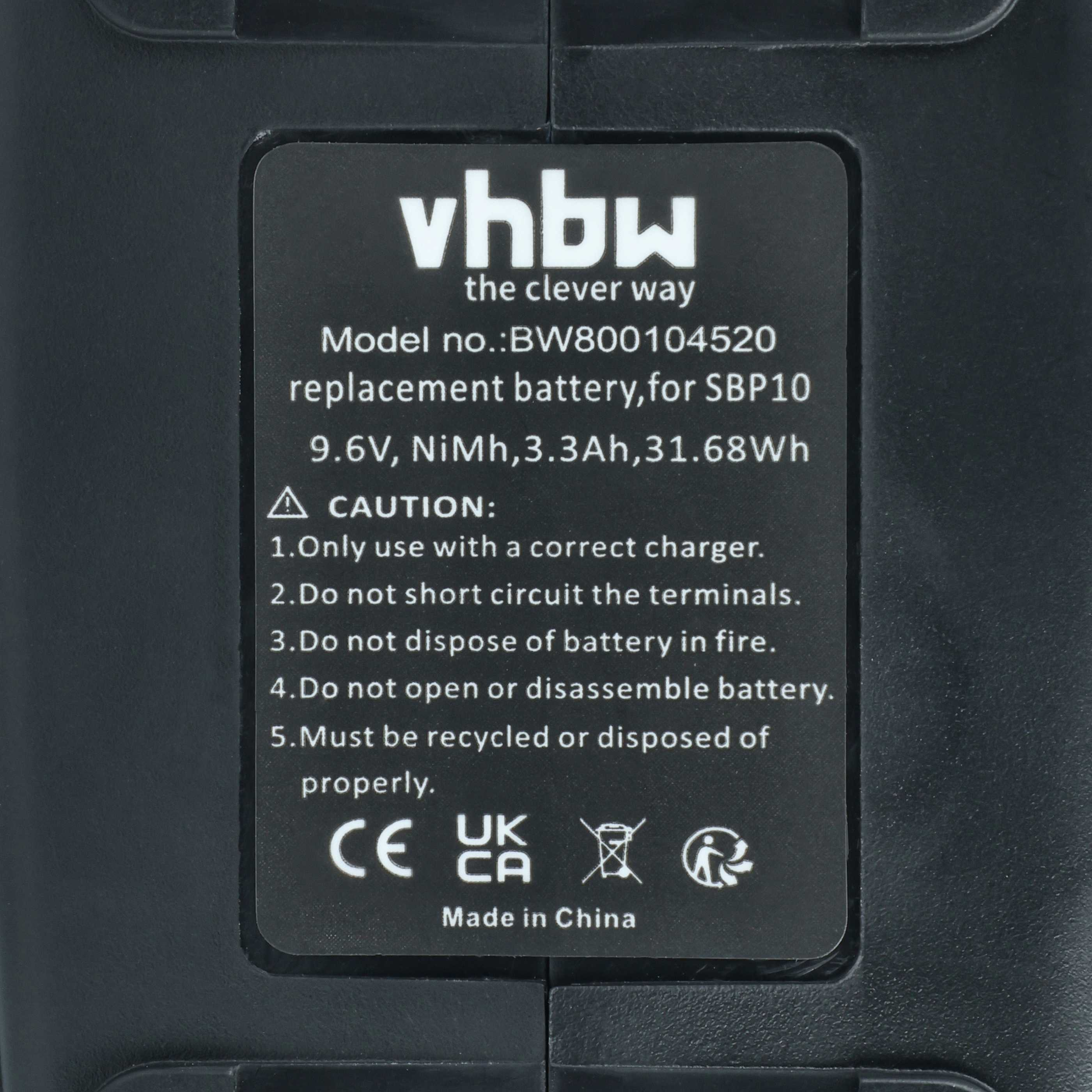 Etikett auf schwarzem Akku mit VHBW-Logo, Modell, Spannung und Warnhinweisen.