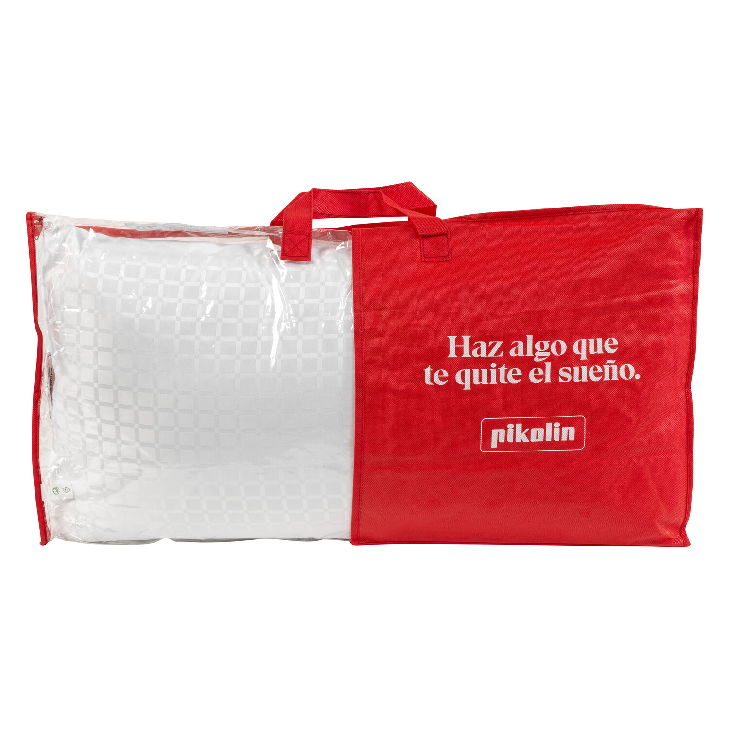 Una almohada blanca en funda transparente junto a bolsa roja con texto.