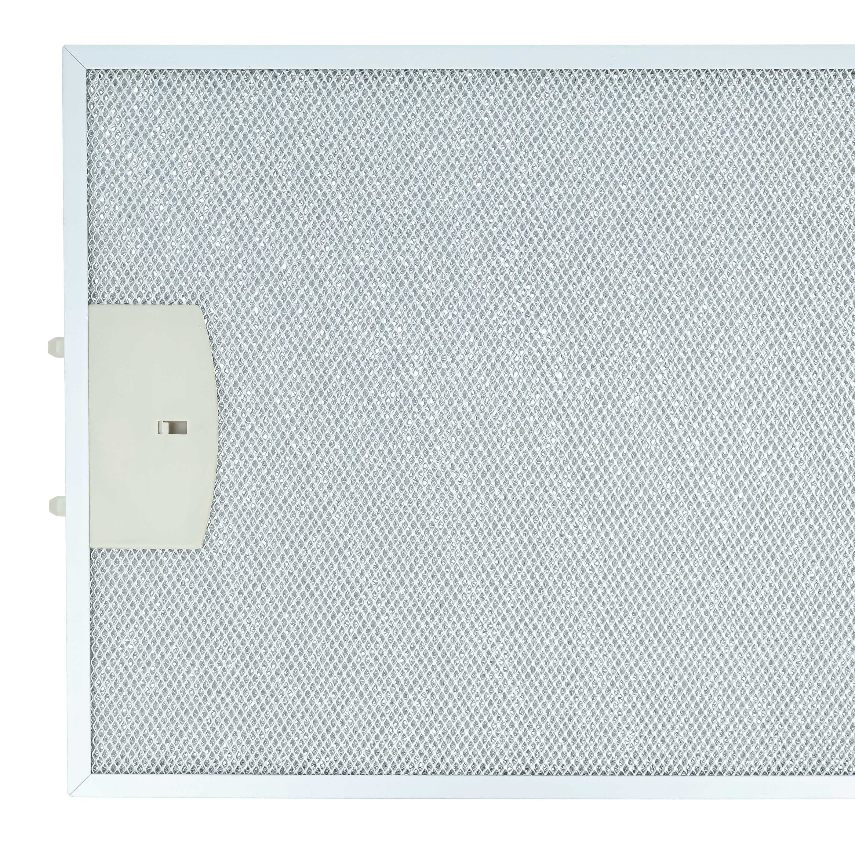 Ein silberner Metallfilter mit einem weißen Rahmen und einer cremefarbenen Halterung.