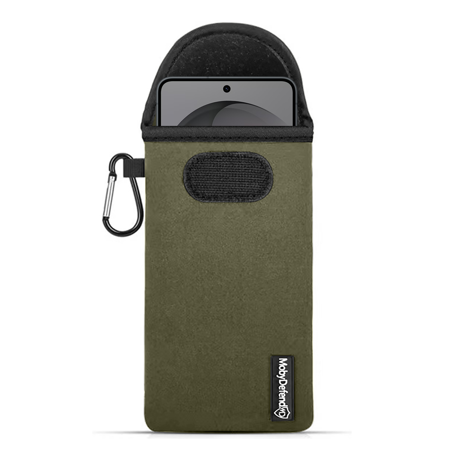 Groene telefoonhoes met karabijnsluiting. Een telefoon is gedeeltelijk ingestoken.