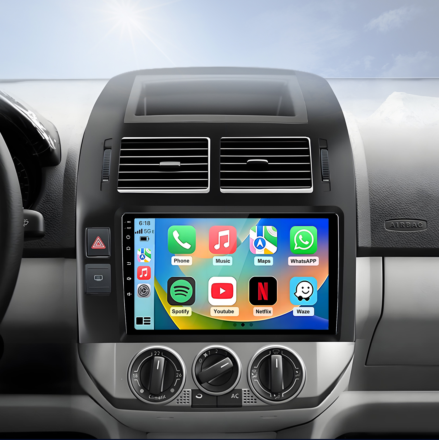 Cruscotto auto con schermo infotainment che mostra icone di app.