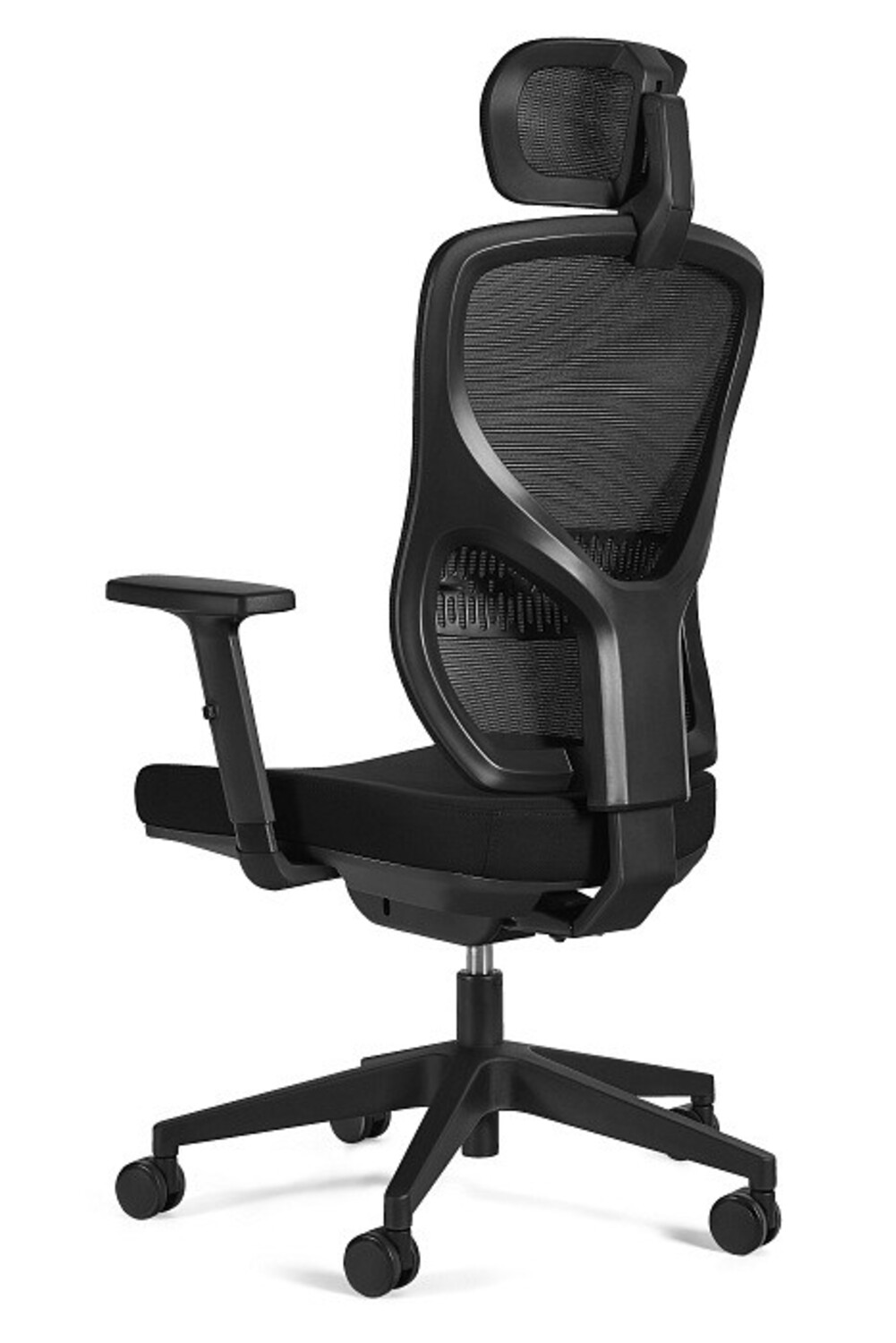 Czarny ergonomiczny fotel biurowy z siatkowym oparciem i regulowanym zagłówkiem.