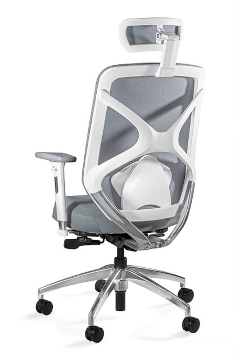 Widok z tyłu szarego fotela biurowego z białym oparciem z siatki.