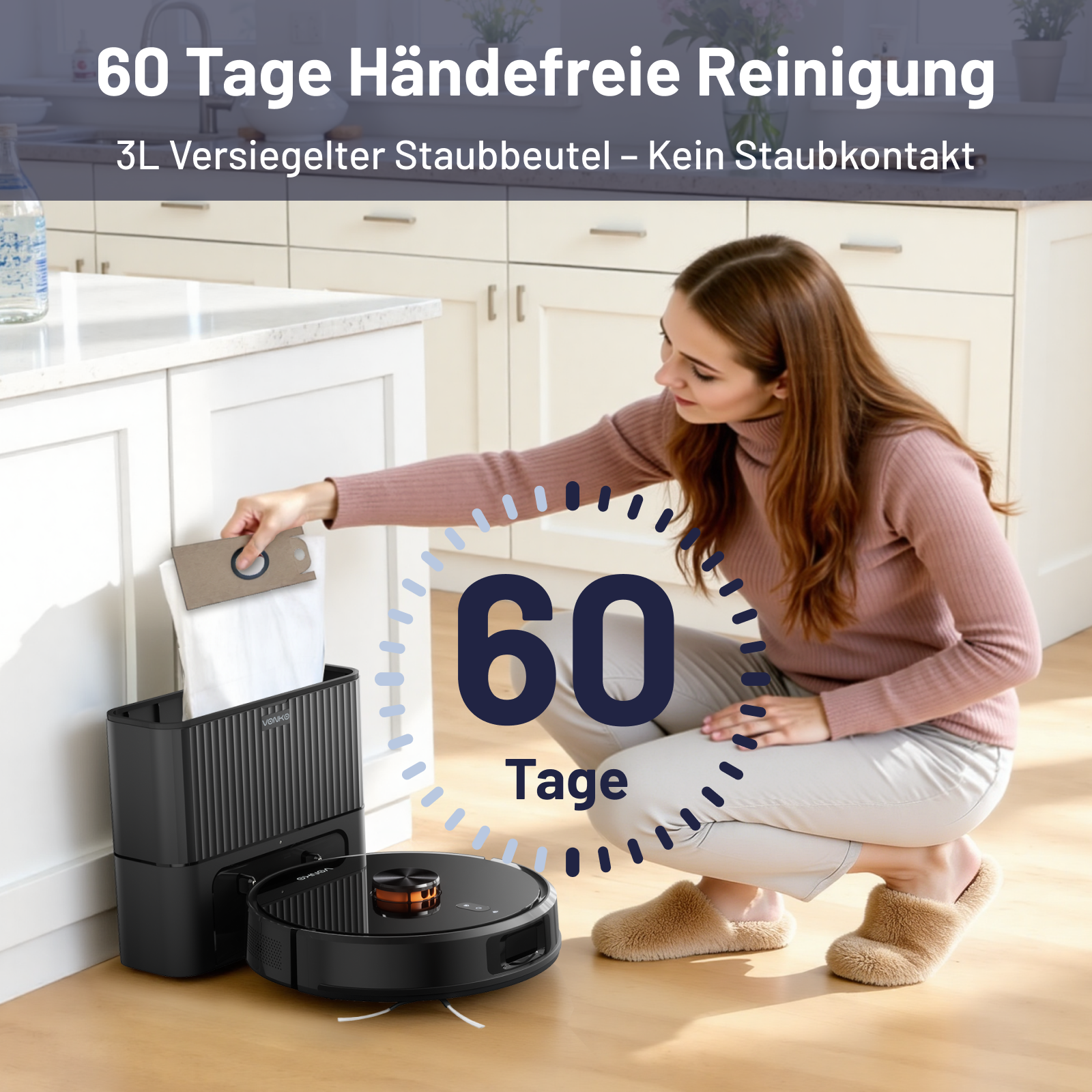 Eine Frau setzt einen Staubbeutel in eine Ladestation für einen Saugroboter ein.