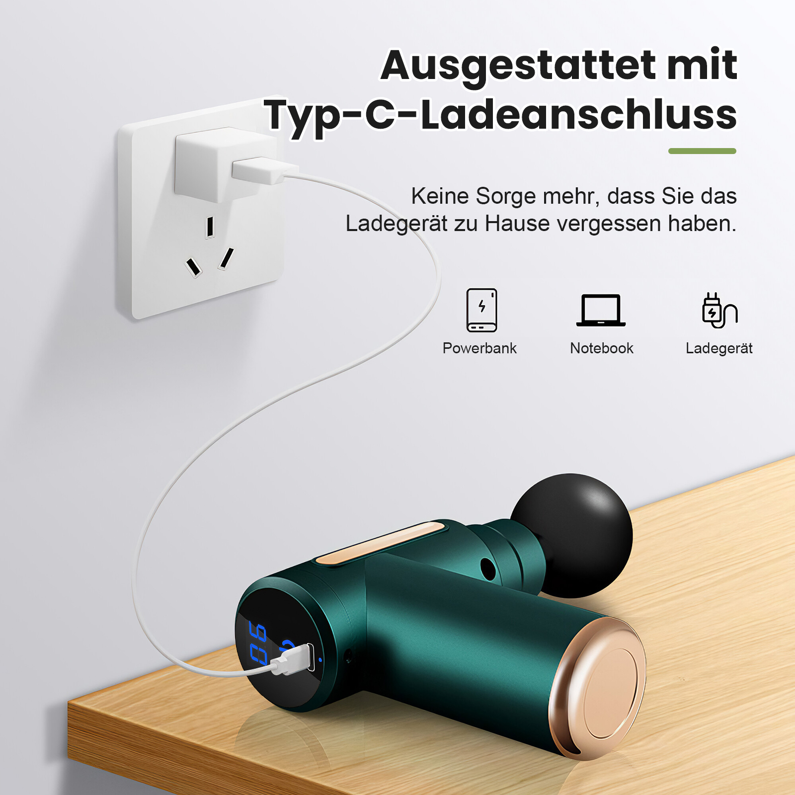 Grüne Massagepistole mit Ladekabel, das in eine Steckdose gesteckt ist.