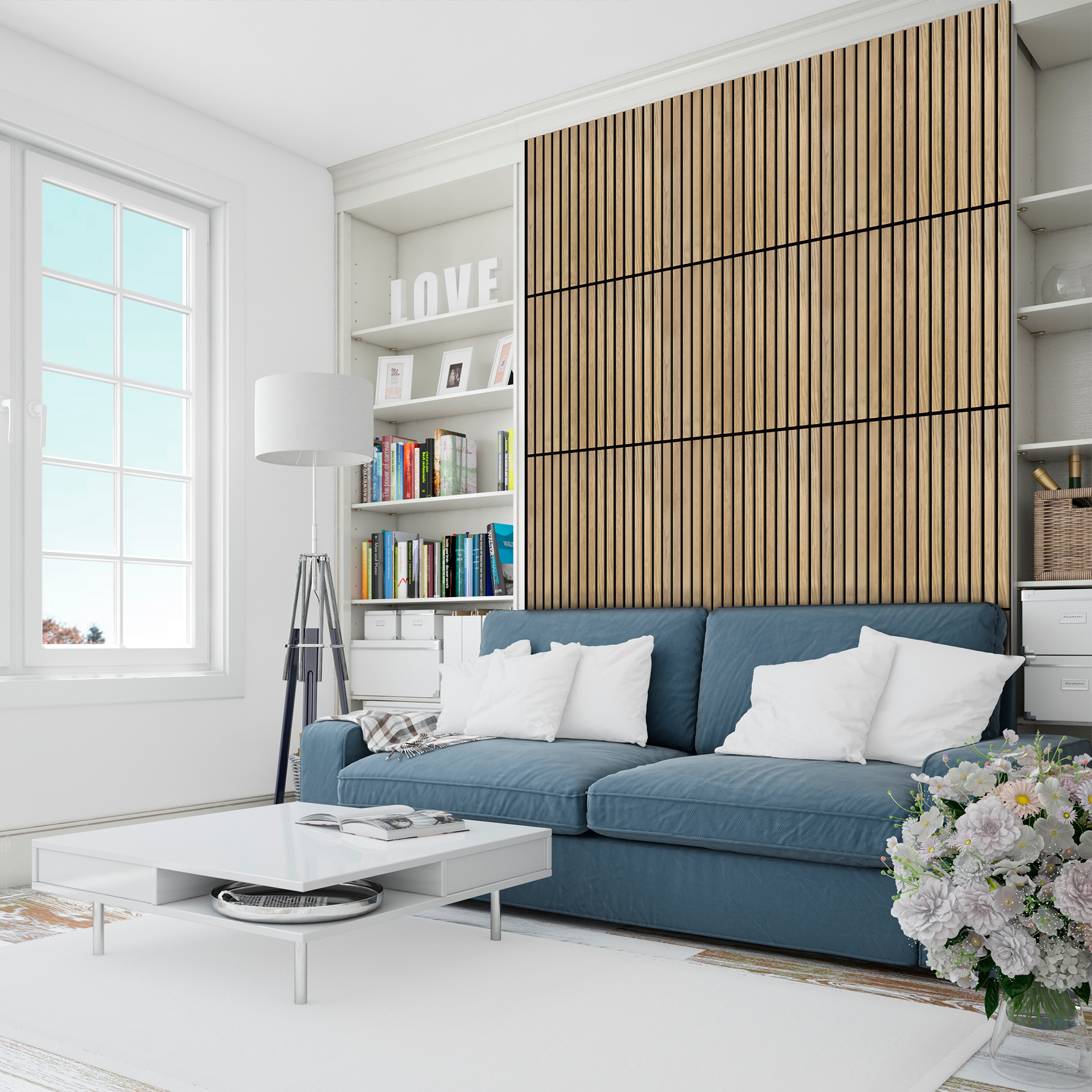 Un sofá azul con cojines blancos está frente a una pared de listones de madera.