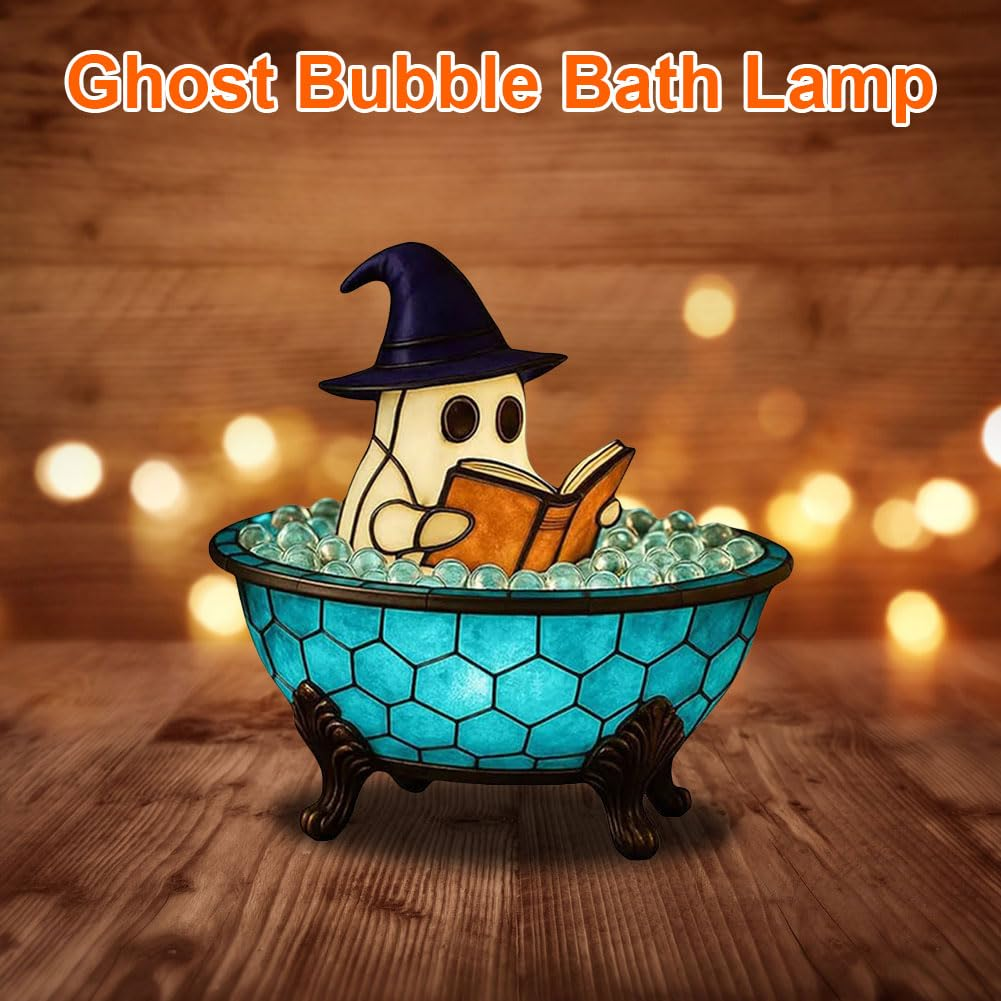 Un fantasma con cappello legge un libro in un bagno di bolle.