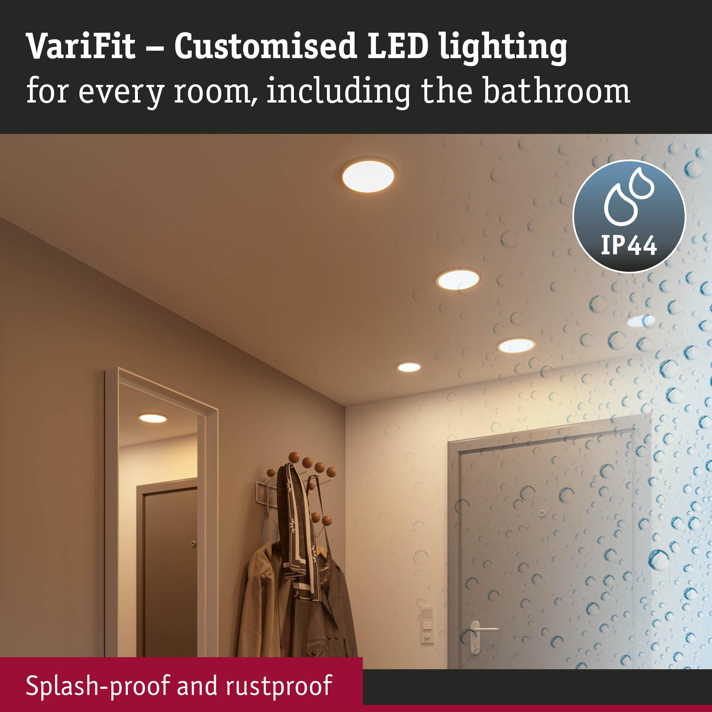 Einbau-LEDs in einem Flur mit Kleiderständer und Tür. IP44-Schutzart.