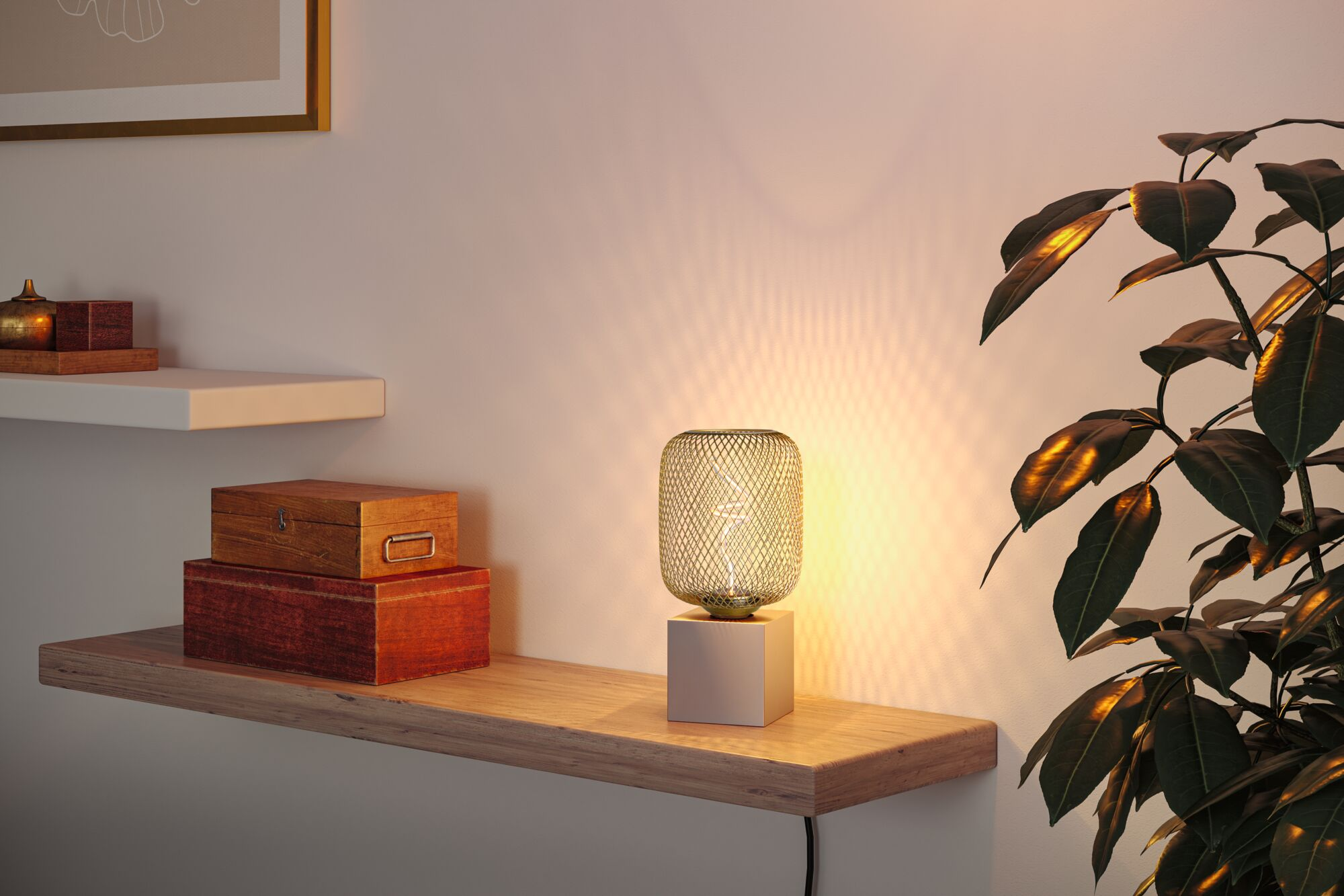 Stolik nocny z dwoma drewnianymi pudełkami i lampą.