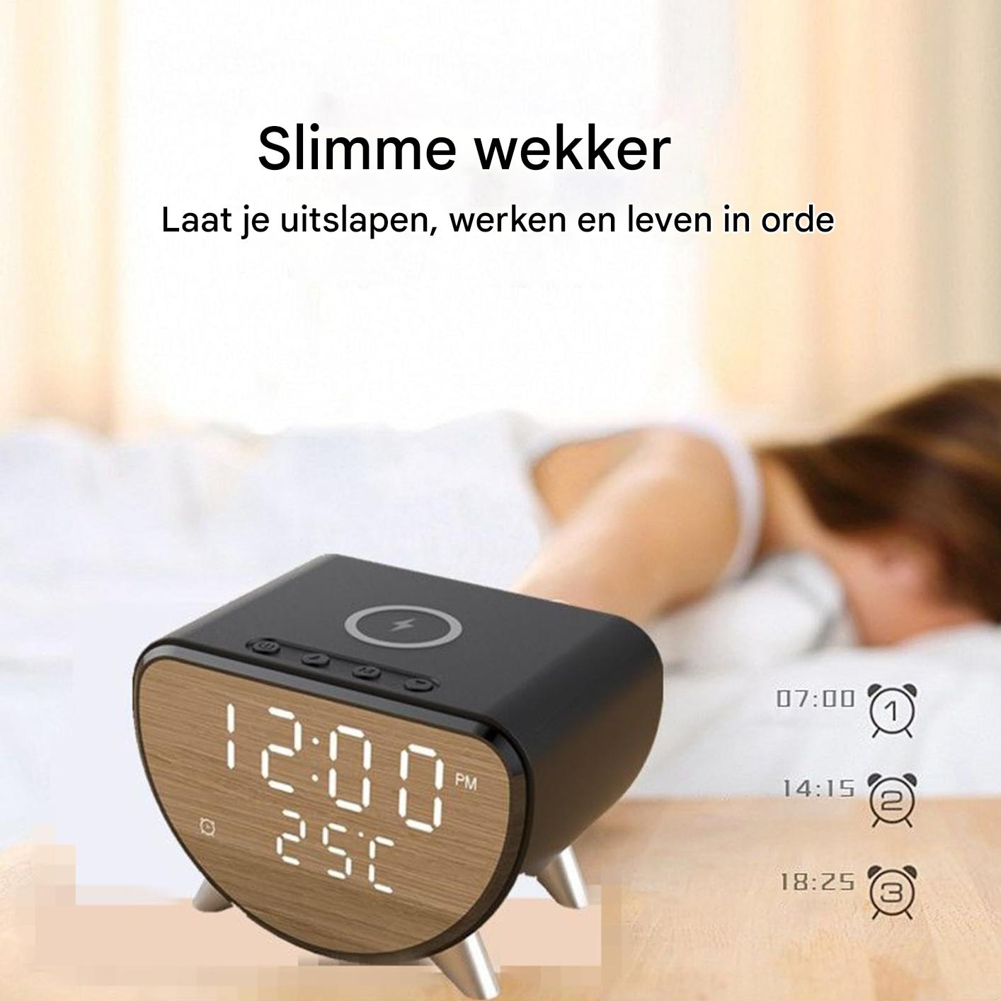 Digitaluhr mit Holzoptik zeigt 12:00 Uhr und 25°C. Person schläft.