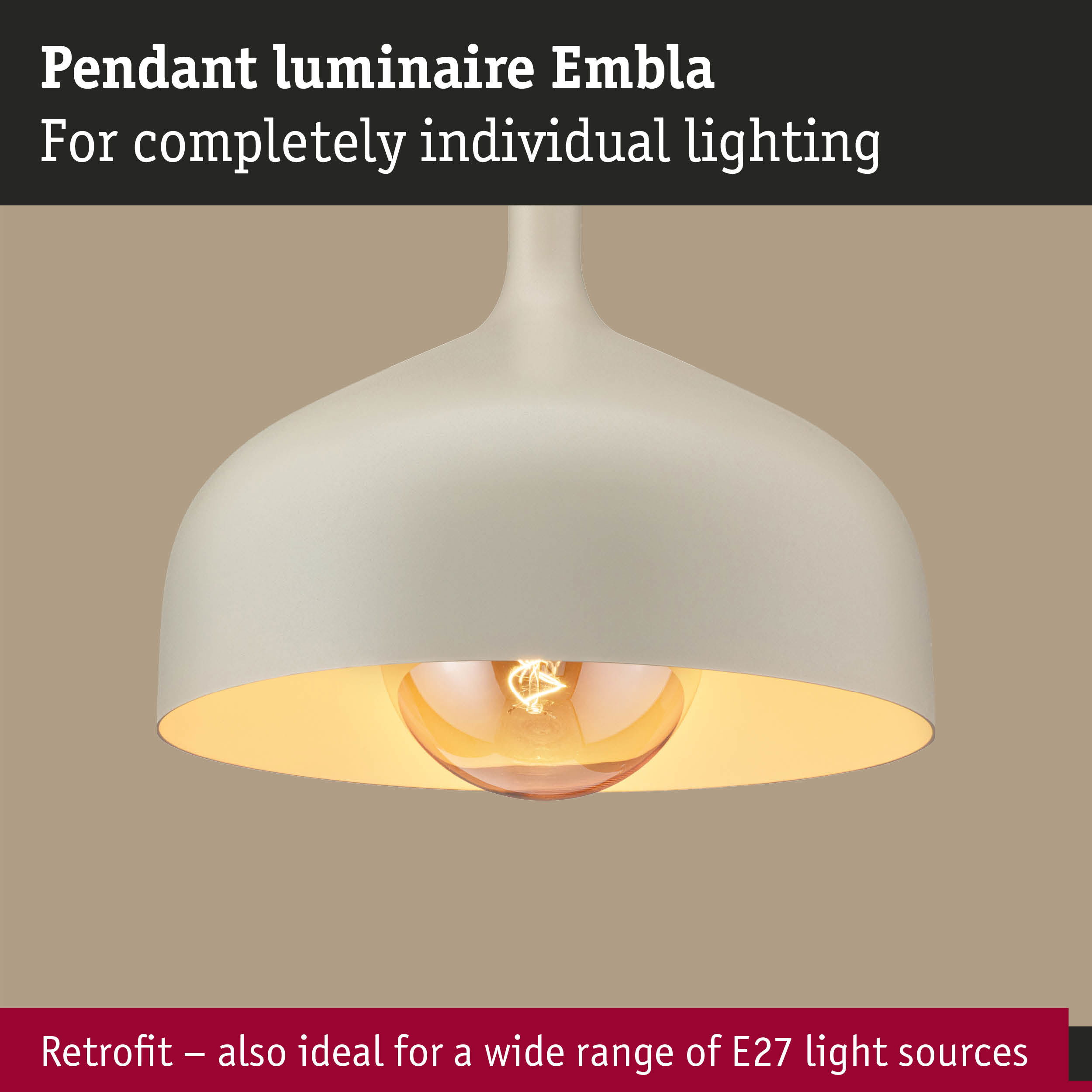 Biała lampa wisząca z żarówką, beżowe tło.