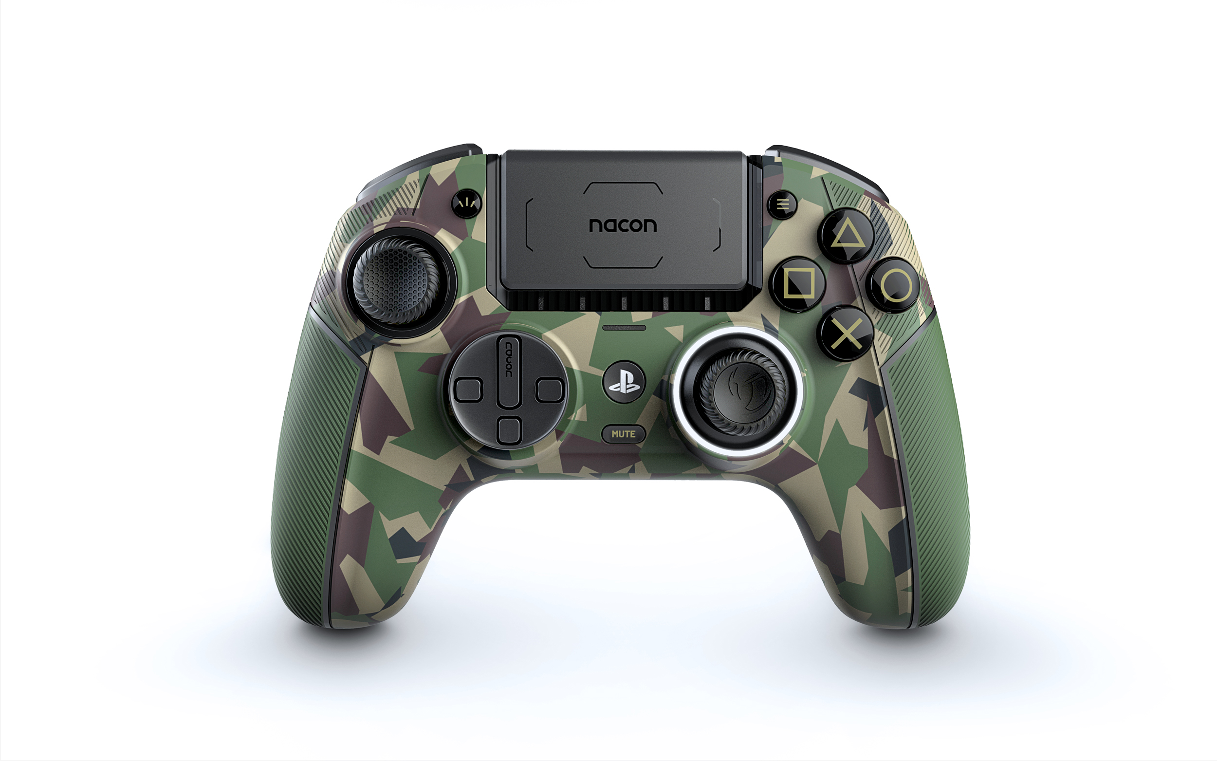 Ein Camouflage-Controller mit Nacon-Logo und PlayStation-Symbolen.