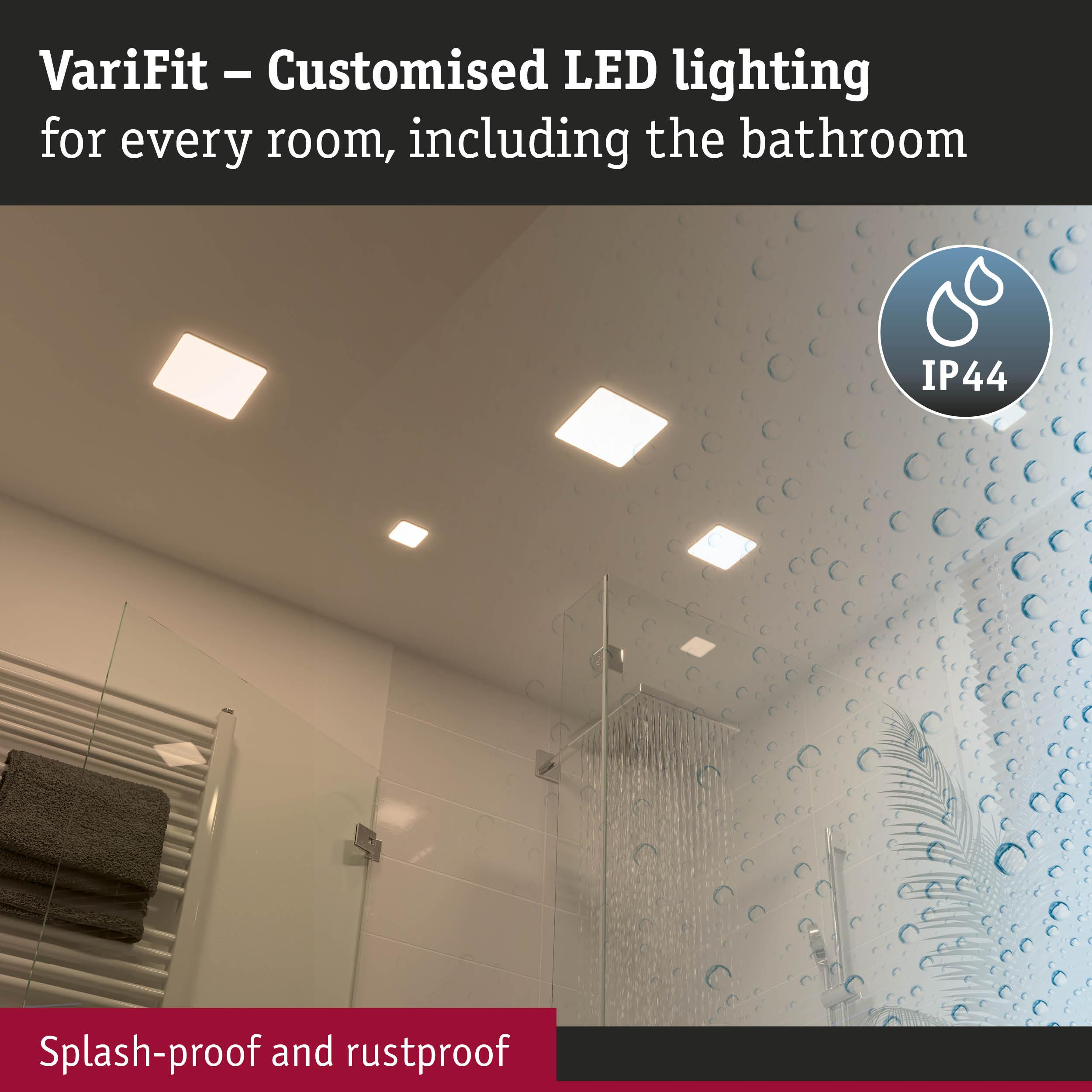 Bagno con faretti LED certificati IP44 e soffione doccia.