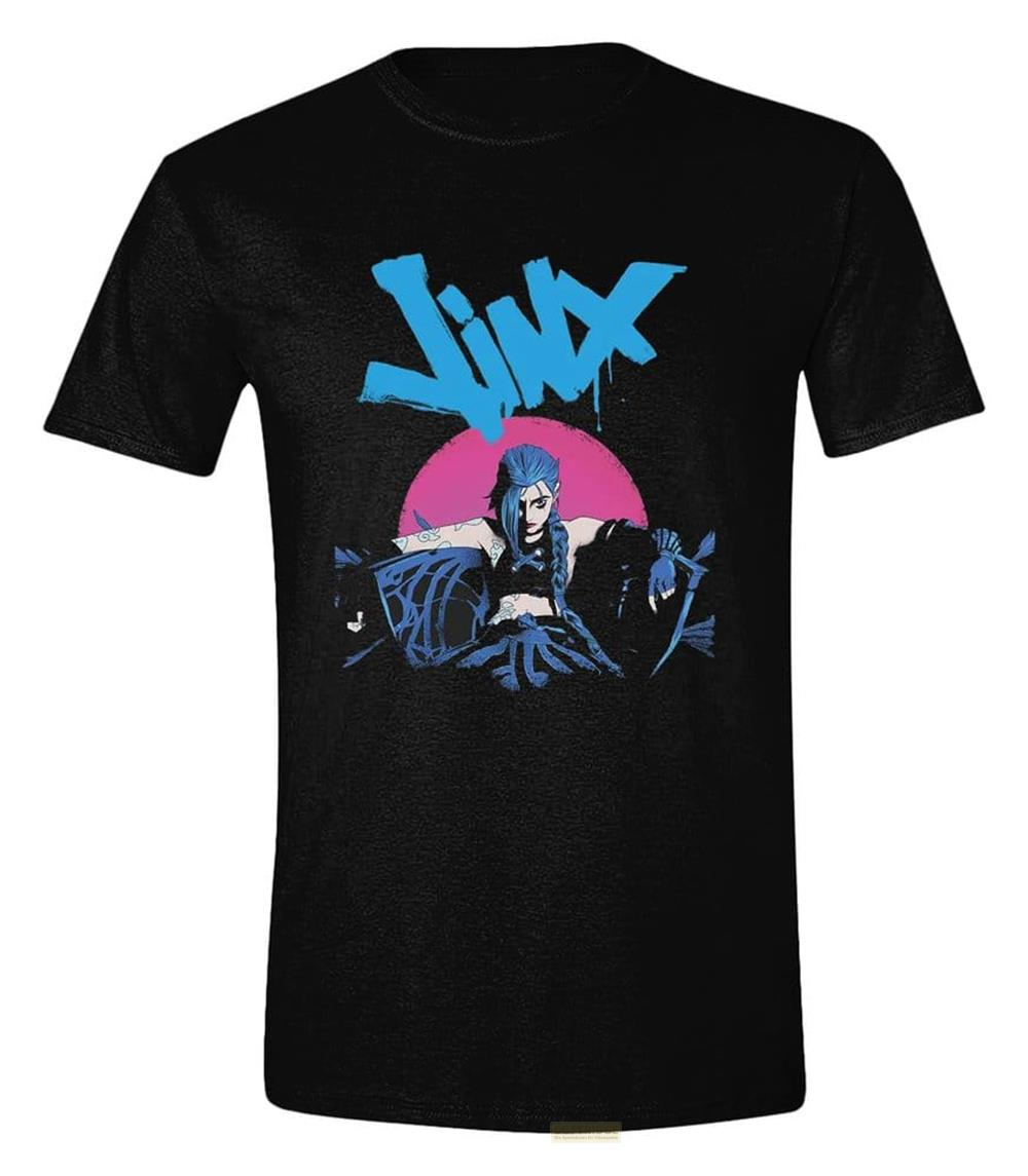Schwarzes T-Shirt mit Jinx-Logo und Figur im Anime-Stil vor einem Kreis.