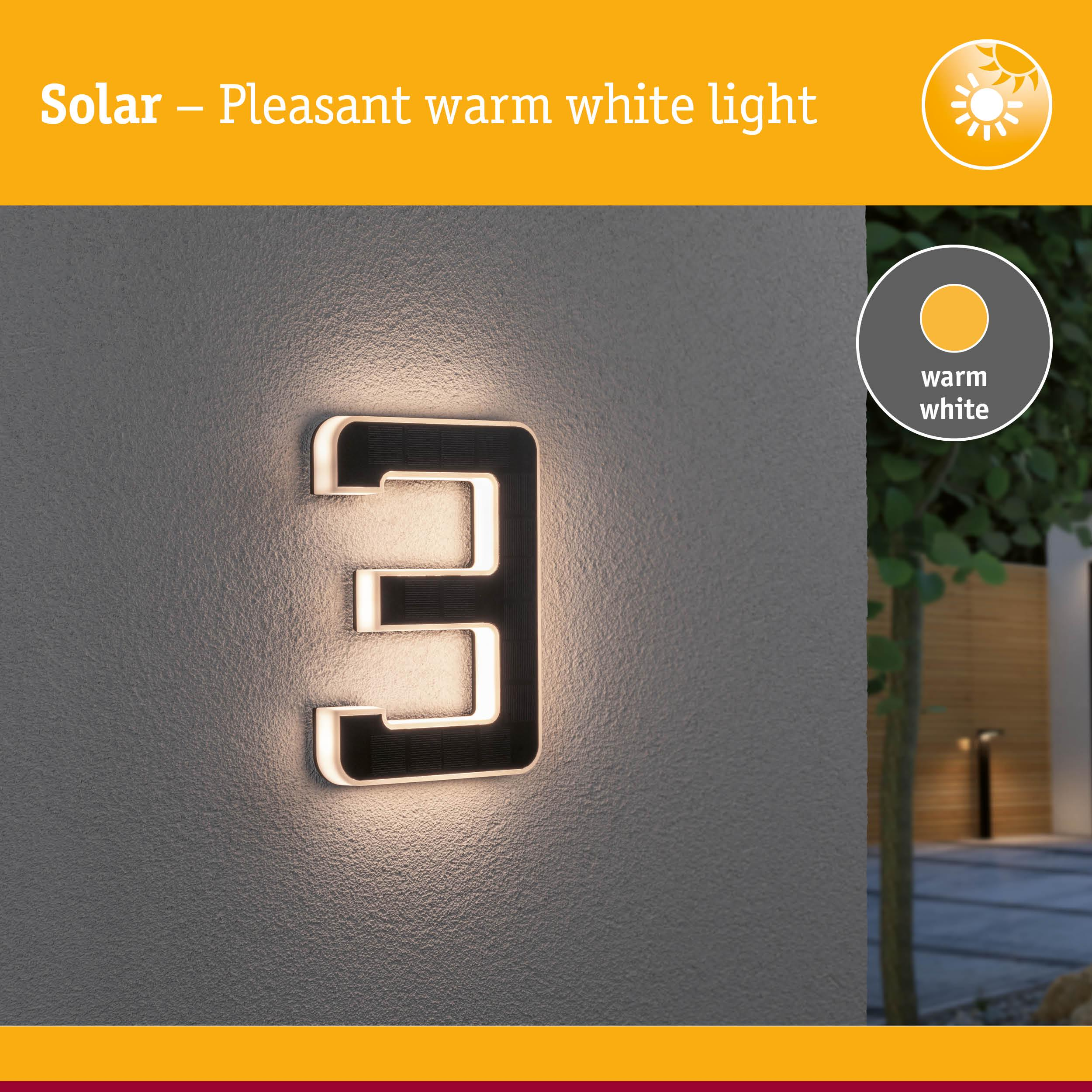 Numero civico moderno 3 illuminato con luce bianco caldo da pannelli solari.