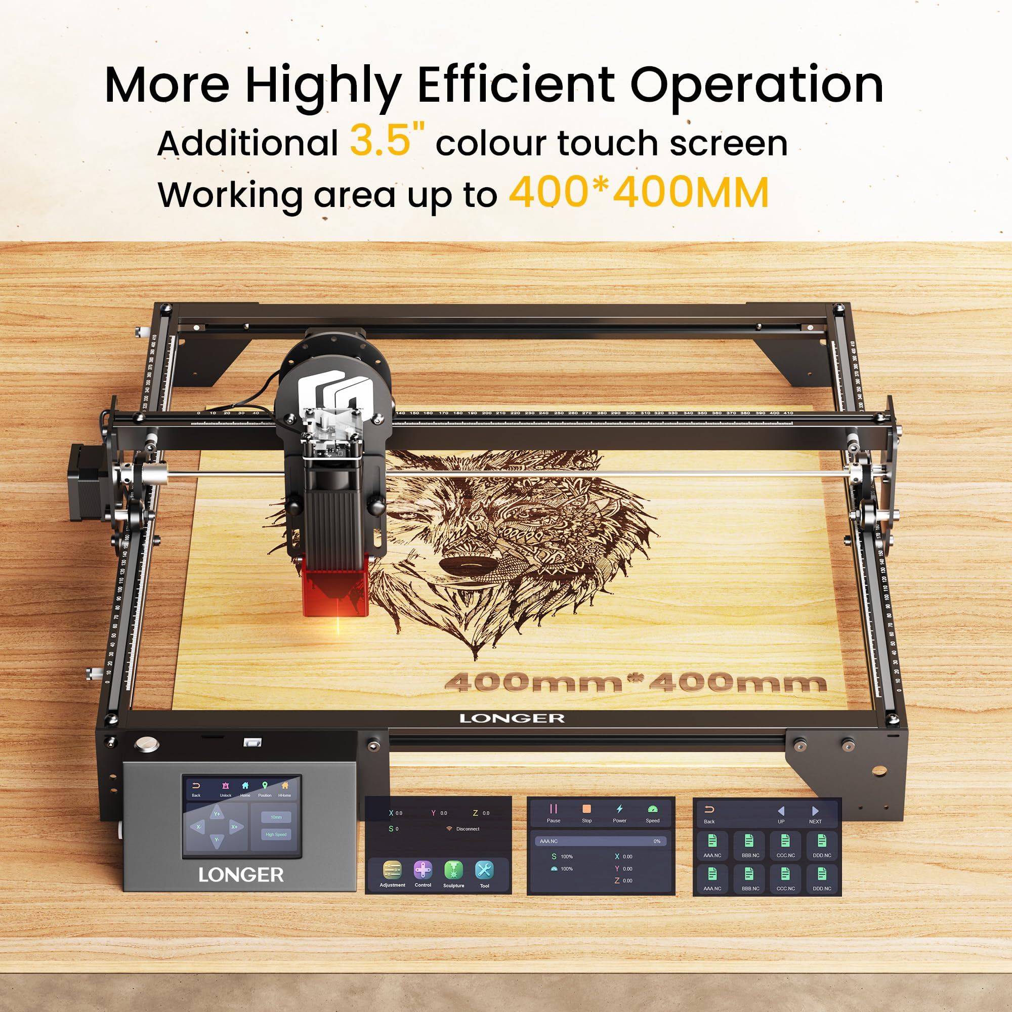 Gravurmaschine mit Touchscreen und Wolfskopf-Gravur auf Holz.