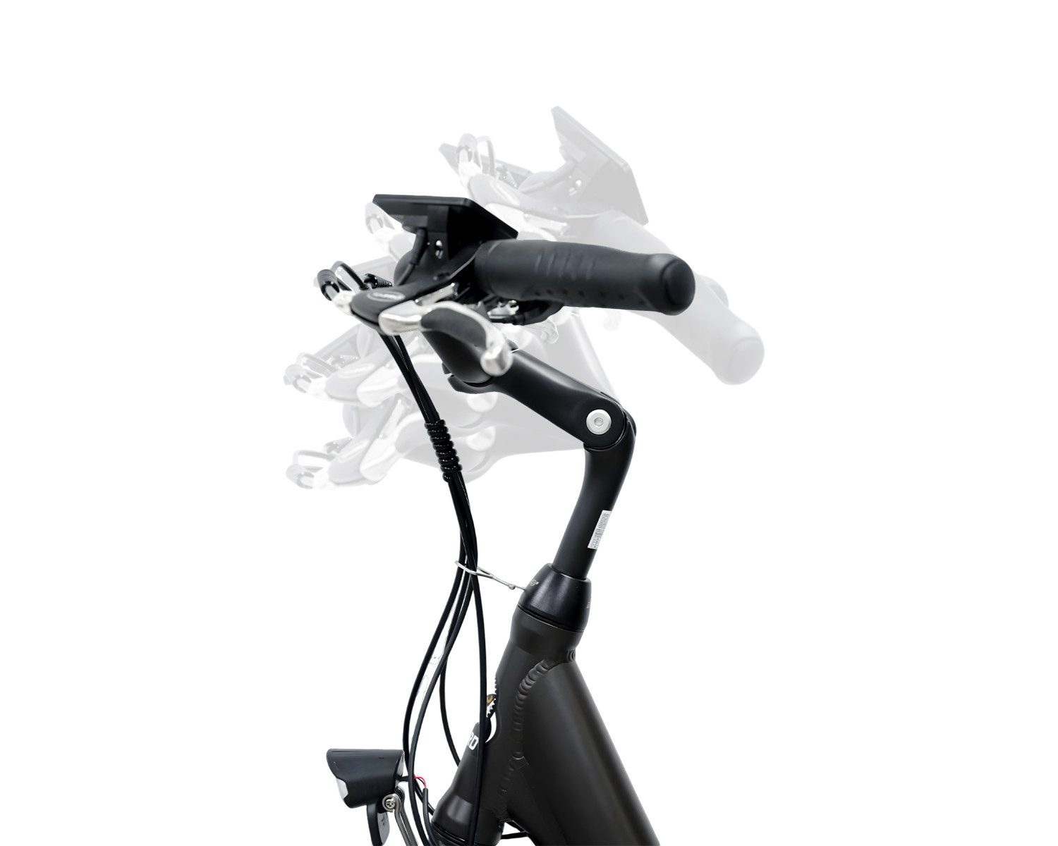 Primo piano del manubrio di una bicicletta nera con display e leve freno.