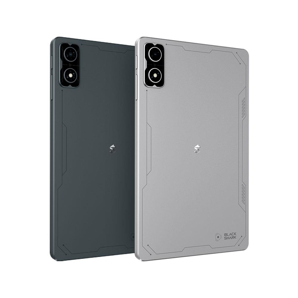 Gri ve gümüş renkli iki tablet, üstte çift kamera bulunuyor.