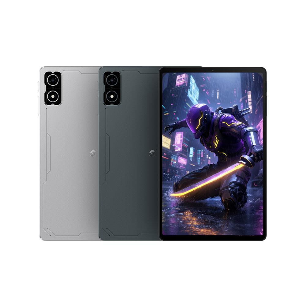 Yan yana iki tablet. Biri ışıldayan kılıçlı bir cyberpunk savaşçısı gösteriyor.