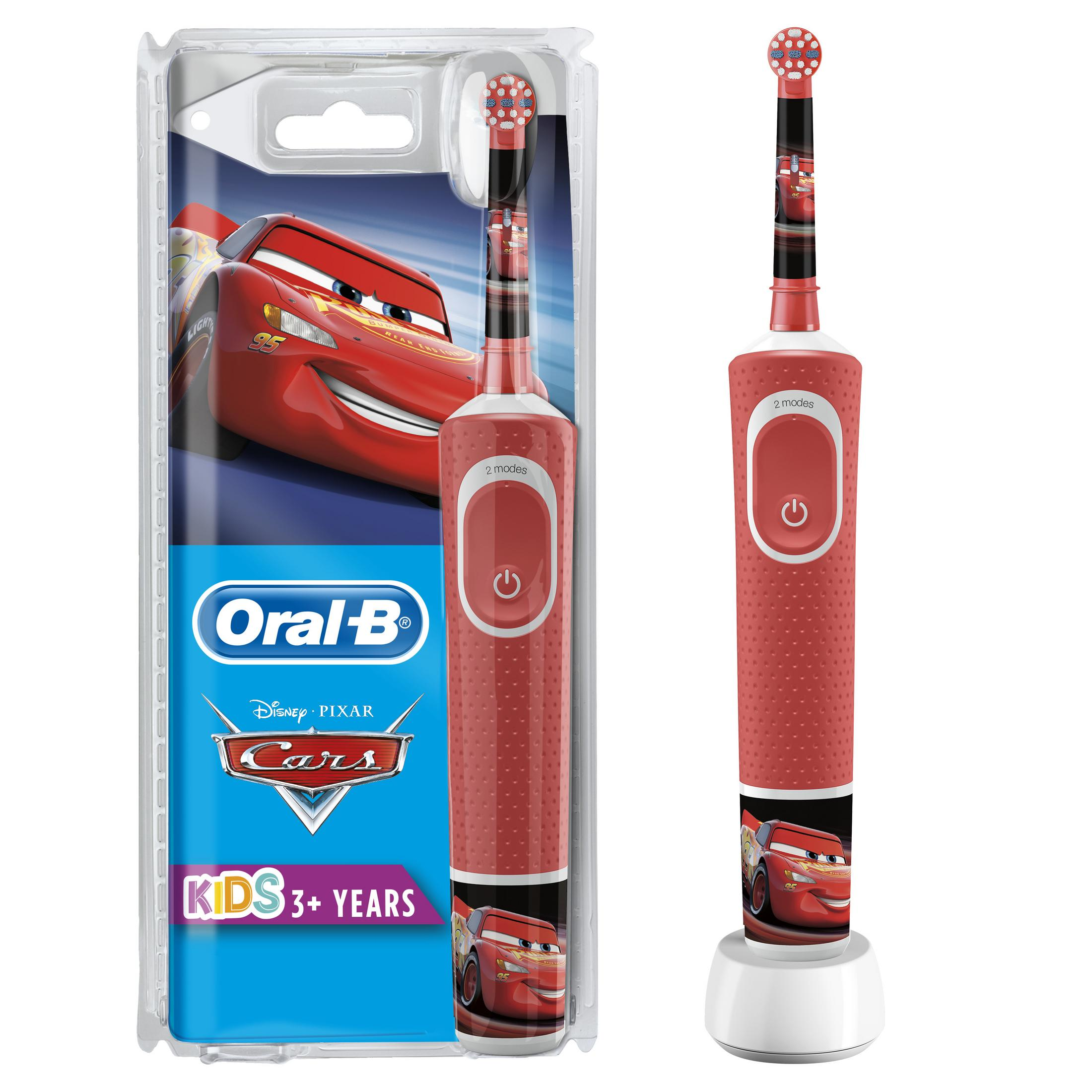 Oral-B kırmızı Cars'tan Şimşek McQueen'li çocuk diş fırçası ve şarj cihazı.