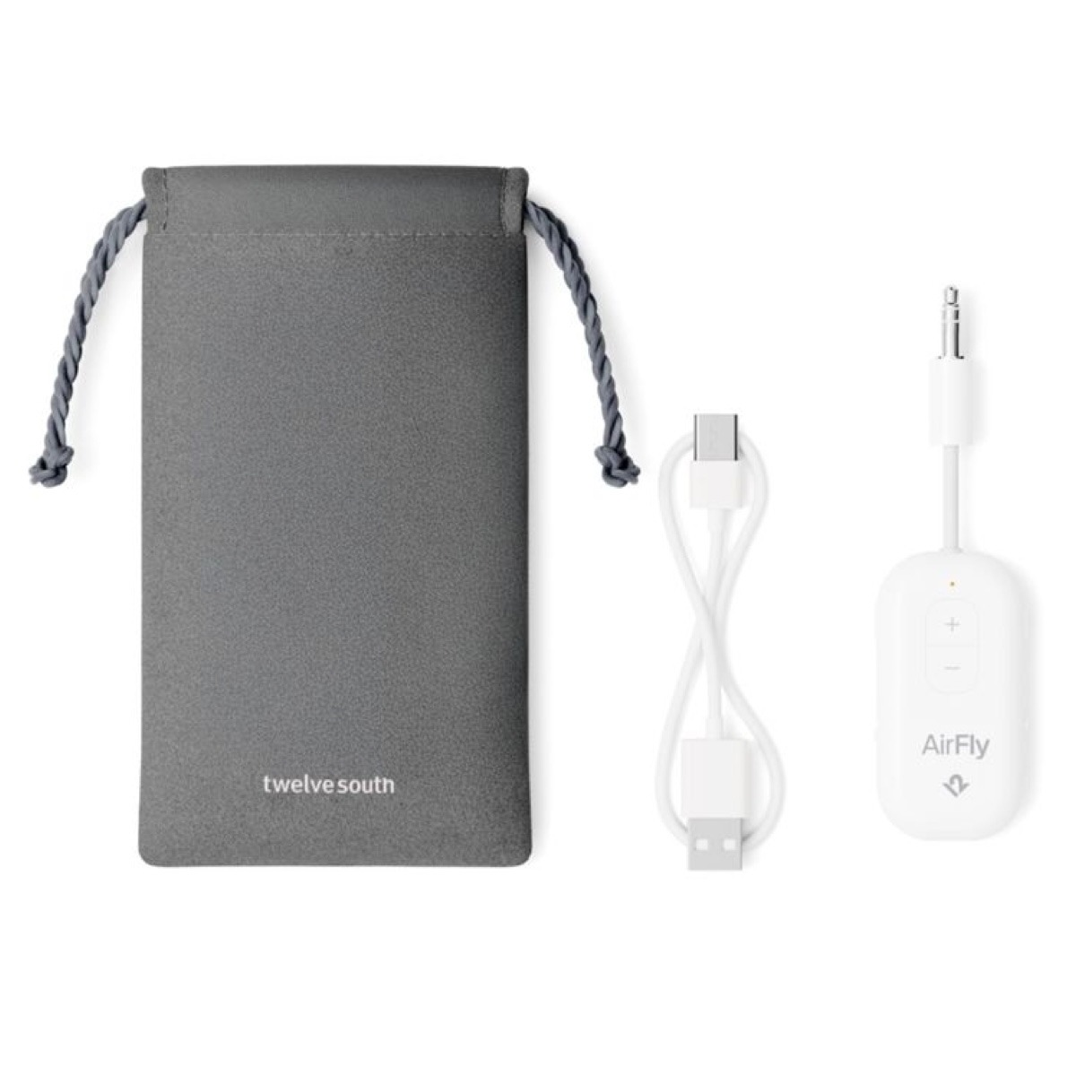 Bustina grigia, cavo USB bianco e trasmettitore AirFly bianco su sfondo bianco.