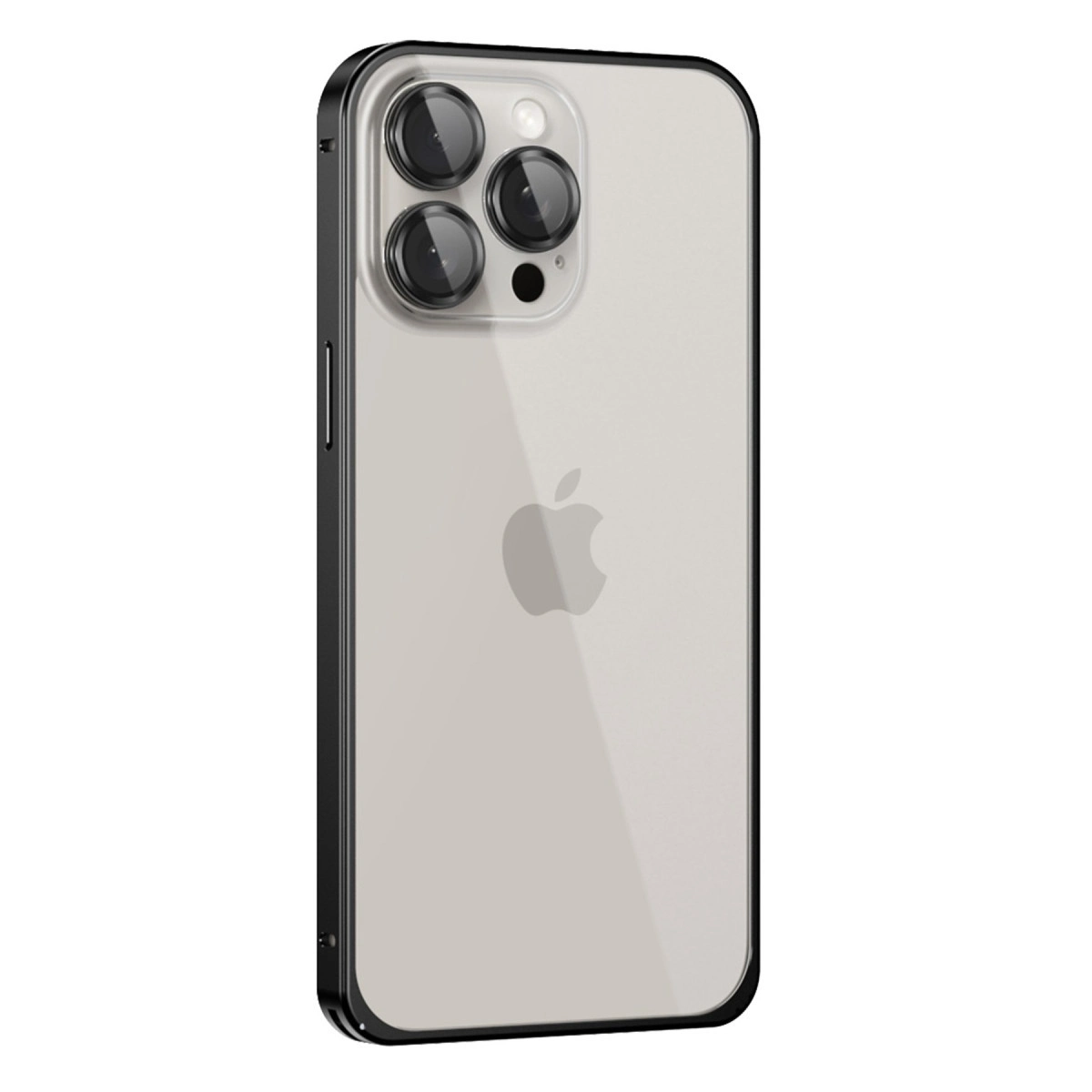 Arkada üç kamera ve Apple logosu bulunan gümüş iPhone.
