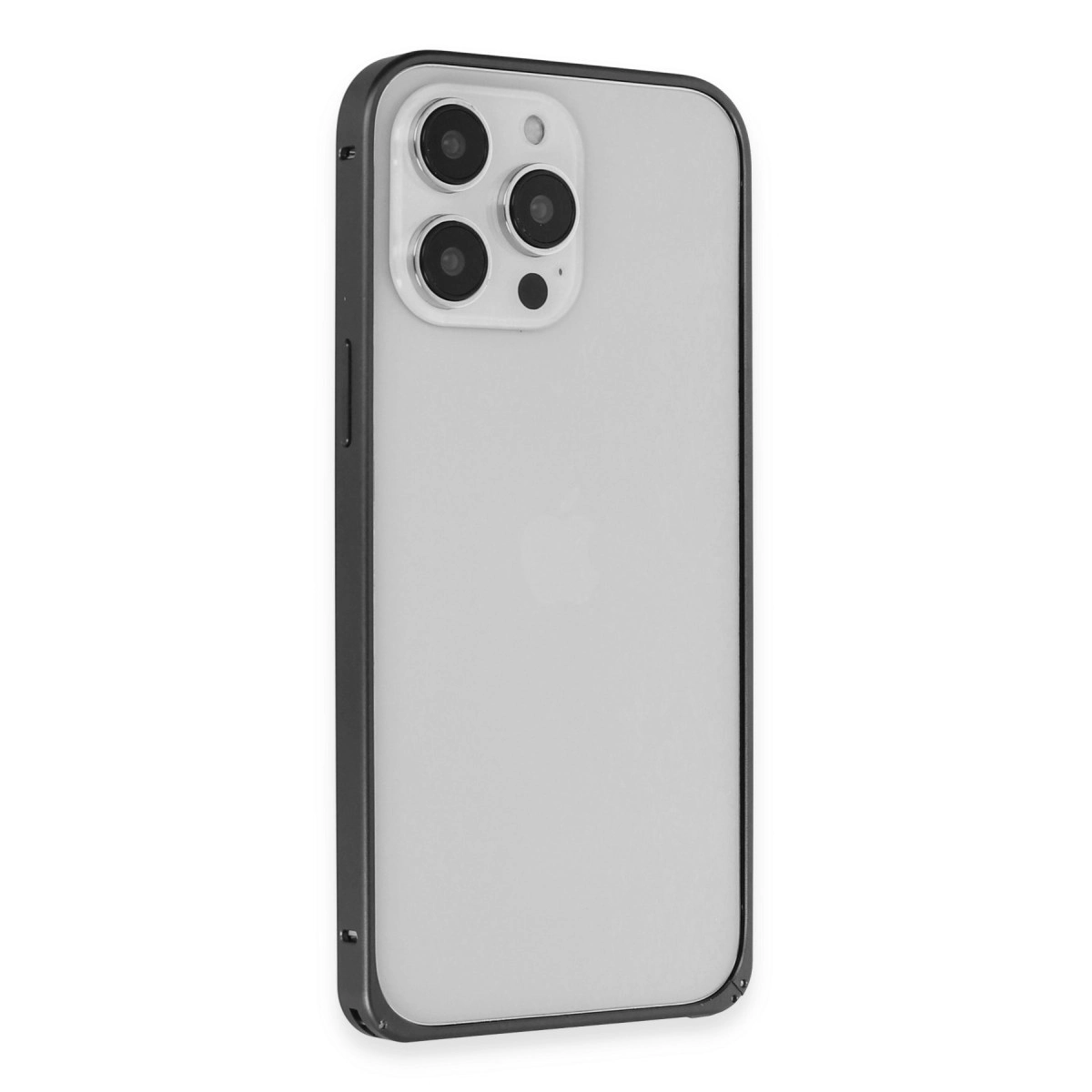 Siyah kenarlı gri telefon kılıfı ve üç kamera lensi.