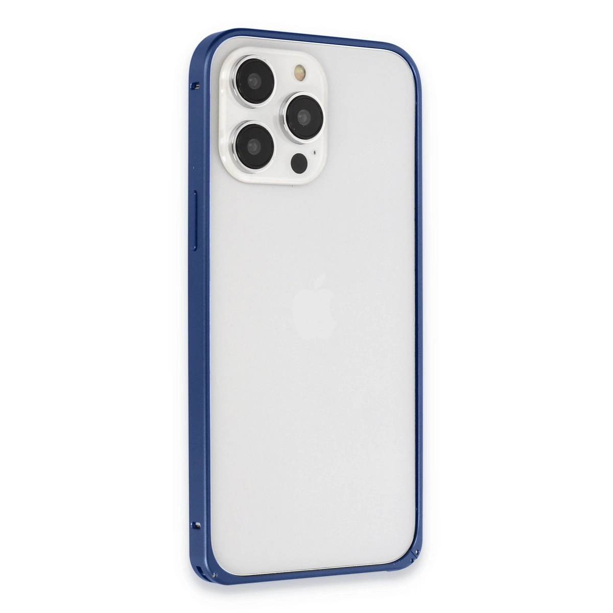 Beyaz arka plan üzerinde mavi kenarlı, üç kameralı şeffaf iPhone.