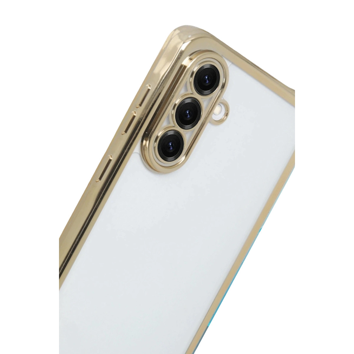 Üç kamera lensli beyaz telefon kılıfı etrafında altın çerçeve.