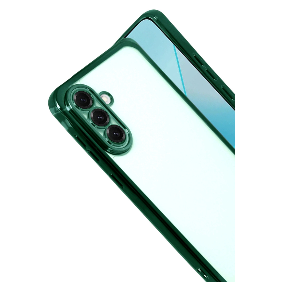 Üç kamera lensli ve flaşlı yeşil telefon kılıfı beyaz arka planda.