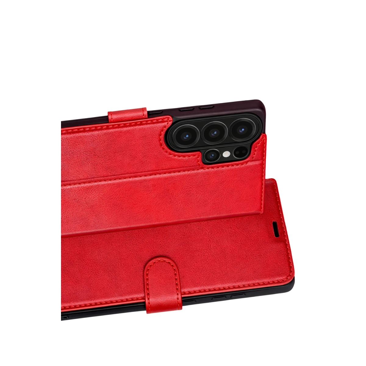 Kamera kesimli ve kayışlı kapaklı kırmızı telefon kılıfı.