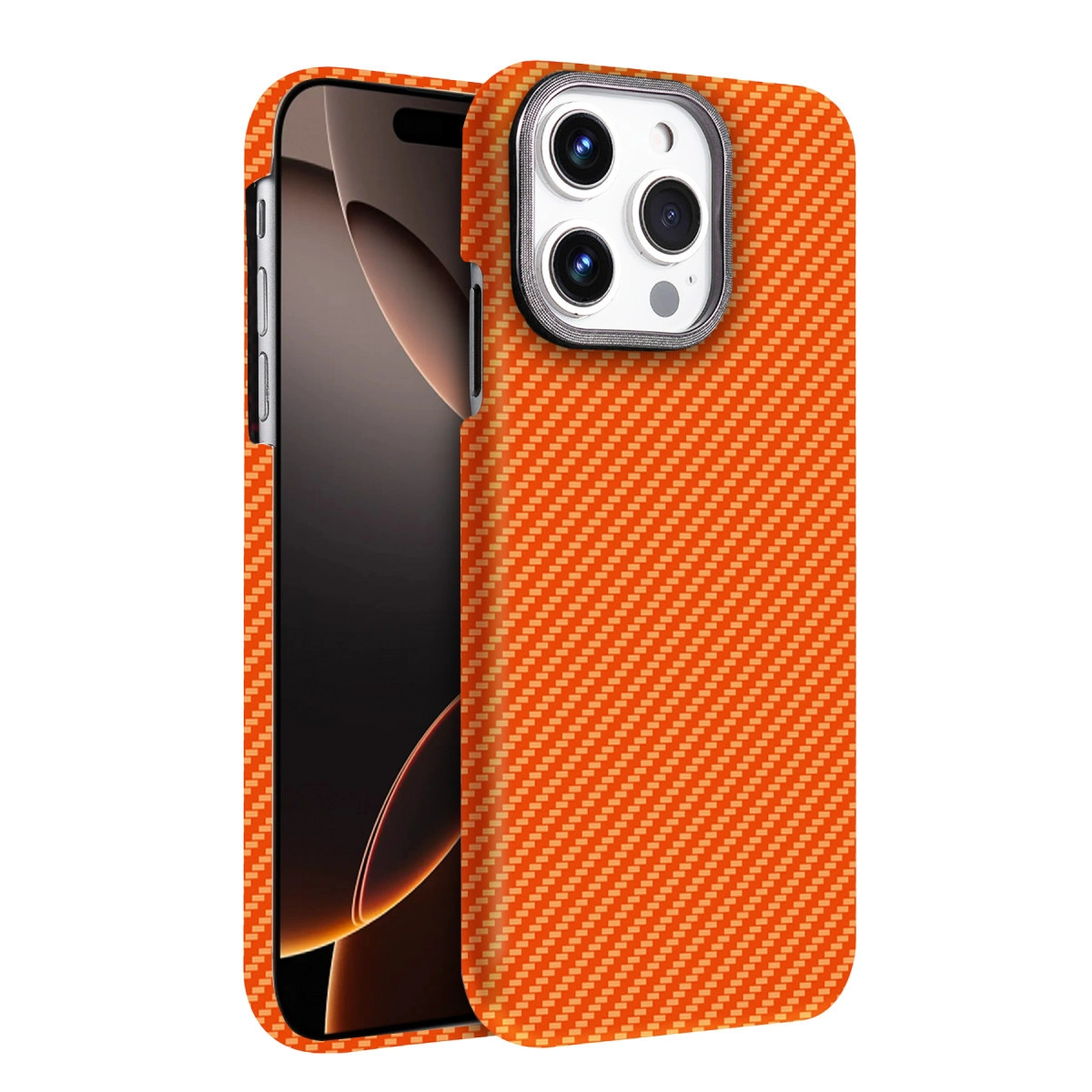 iPhone üzerinde turuncu karbon fiber desenli telefon kılıfı.