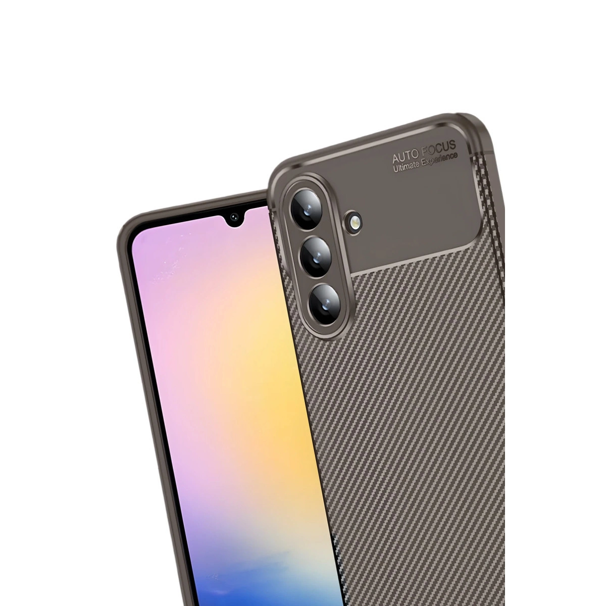 Karbon desenli kılıflı gri akıllı telefon, beyaz arka planda üç kamera.