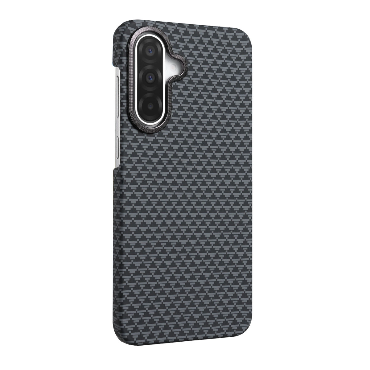 Karbon desenli ve üçlü kamera kesimli siyah telefon kılıfı.
