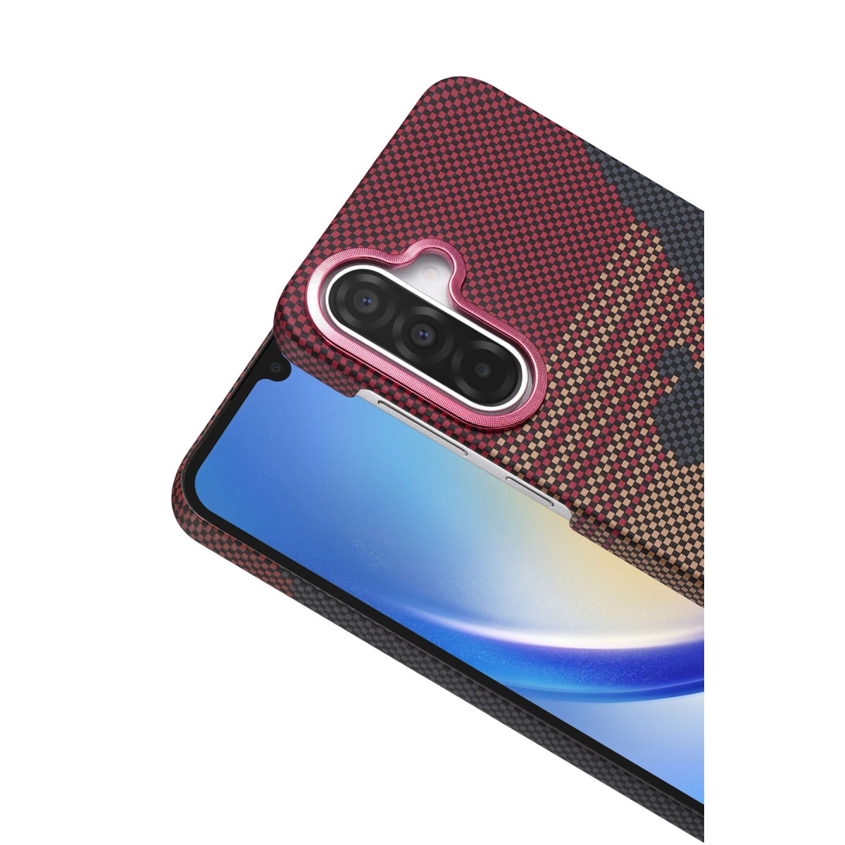 Üçlü kameraya sahip kırmızı damalı telefon kılıfı.