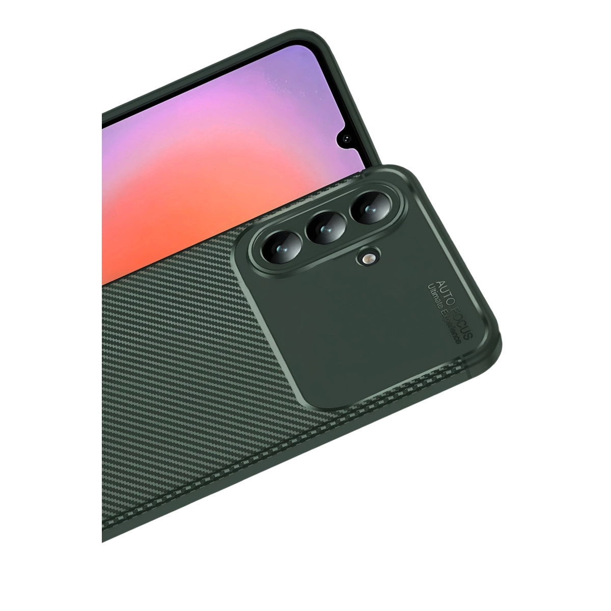 Karbon desenli ve üç kameralı koyu yeşil telefon kılıfı.