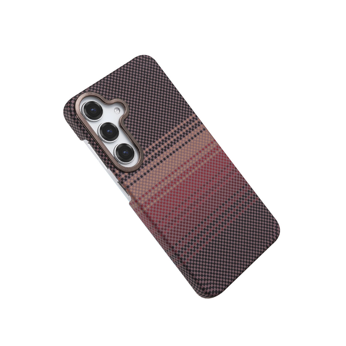 Üç kameralı, kırmızı ve kahverengi tonlarında kareli arka kapağa sahip bir telefon.