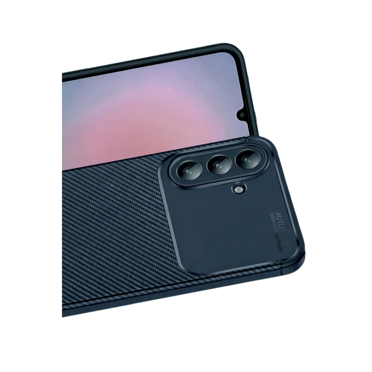 Karbon desenli kılıflı lacivert telefon, üç kamera ve otomatik odaklama yazısı.