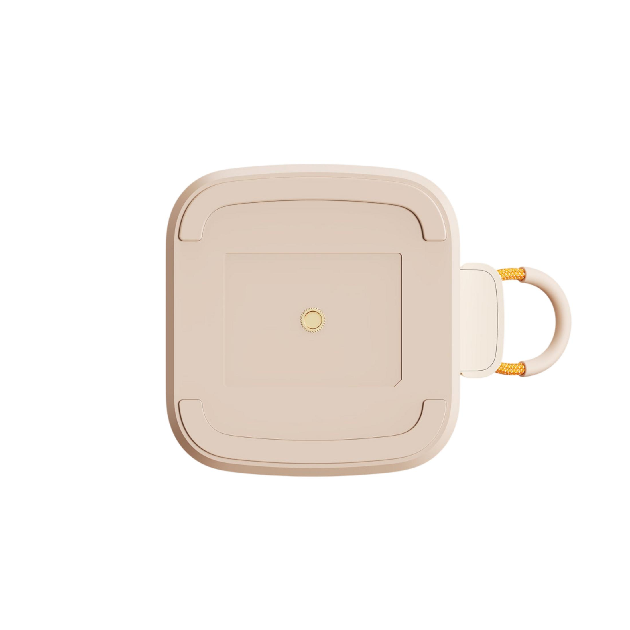 Un altoparlante beige con cinturino giallo e motivo circolare sulla superficie.