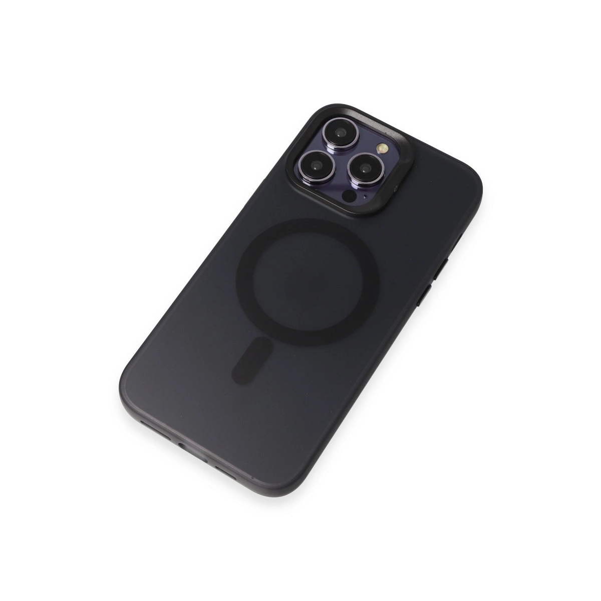 Üç kamera lensli ve manyetik halkalı koyu gri telefon kılıfı.