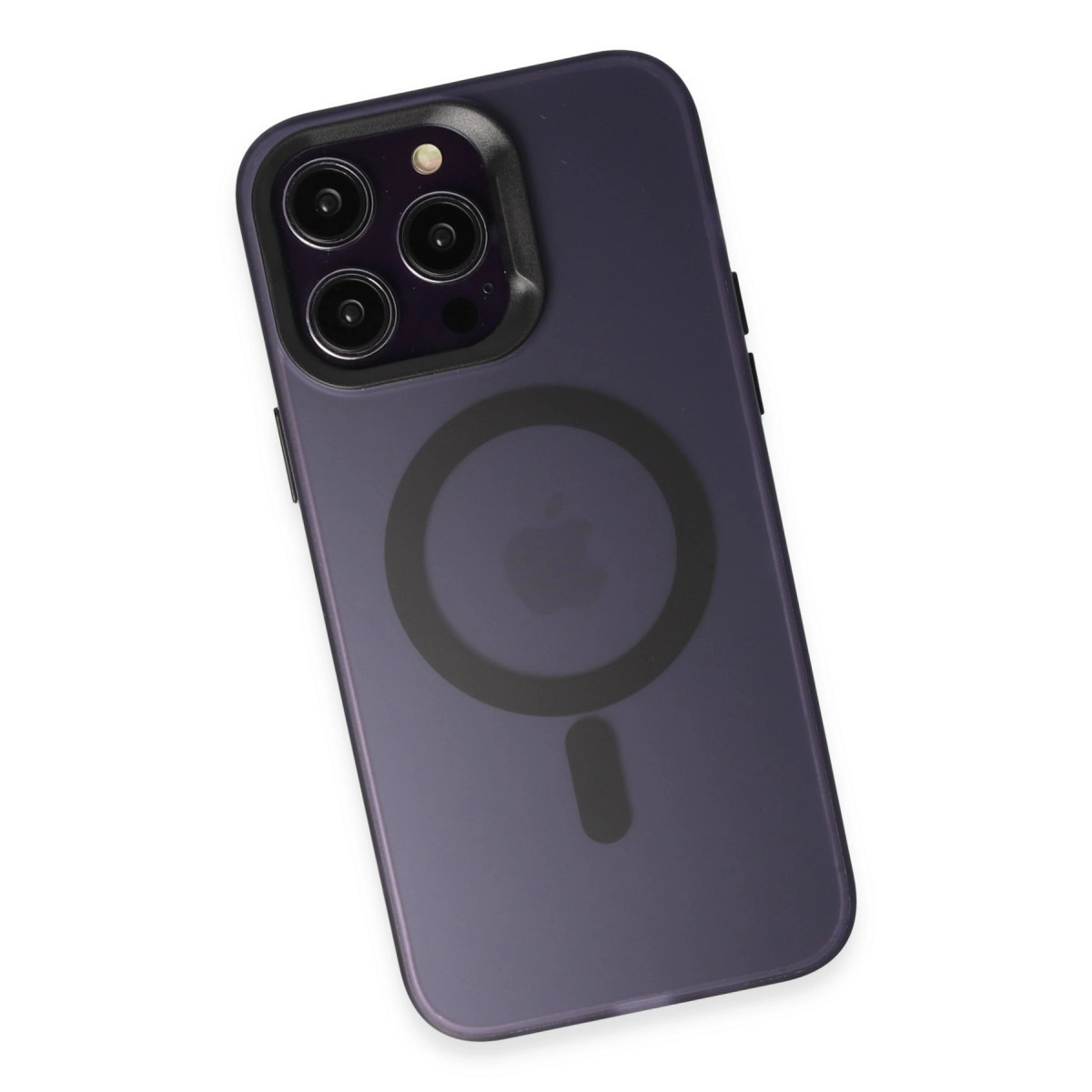 Üç kameralı ve Apple logolu koyu, yarı saydam telefon kılıfı.
